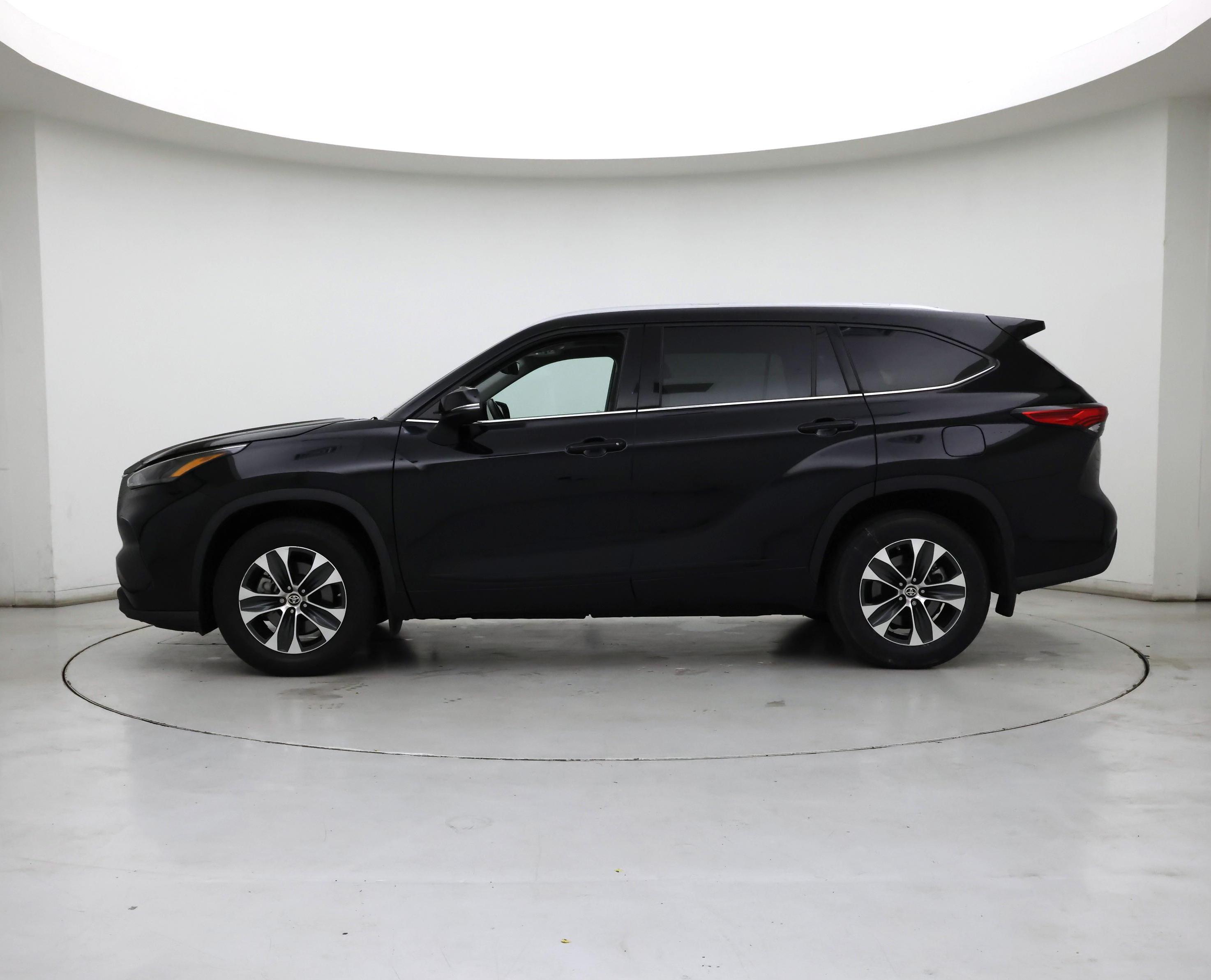 Thumbnail: 2022 Toyota Highlander - 3