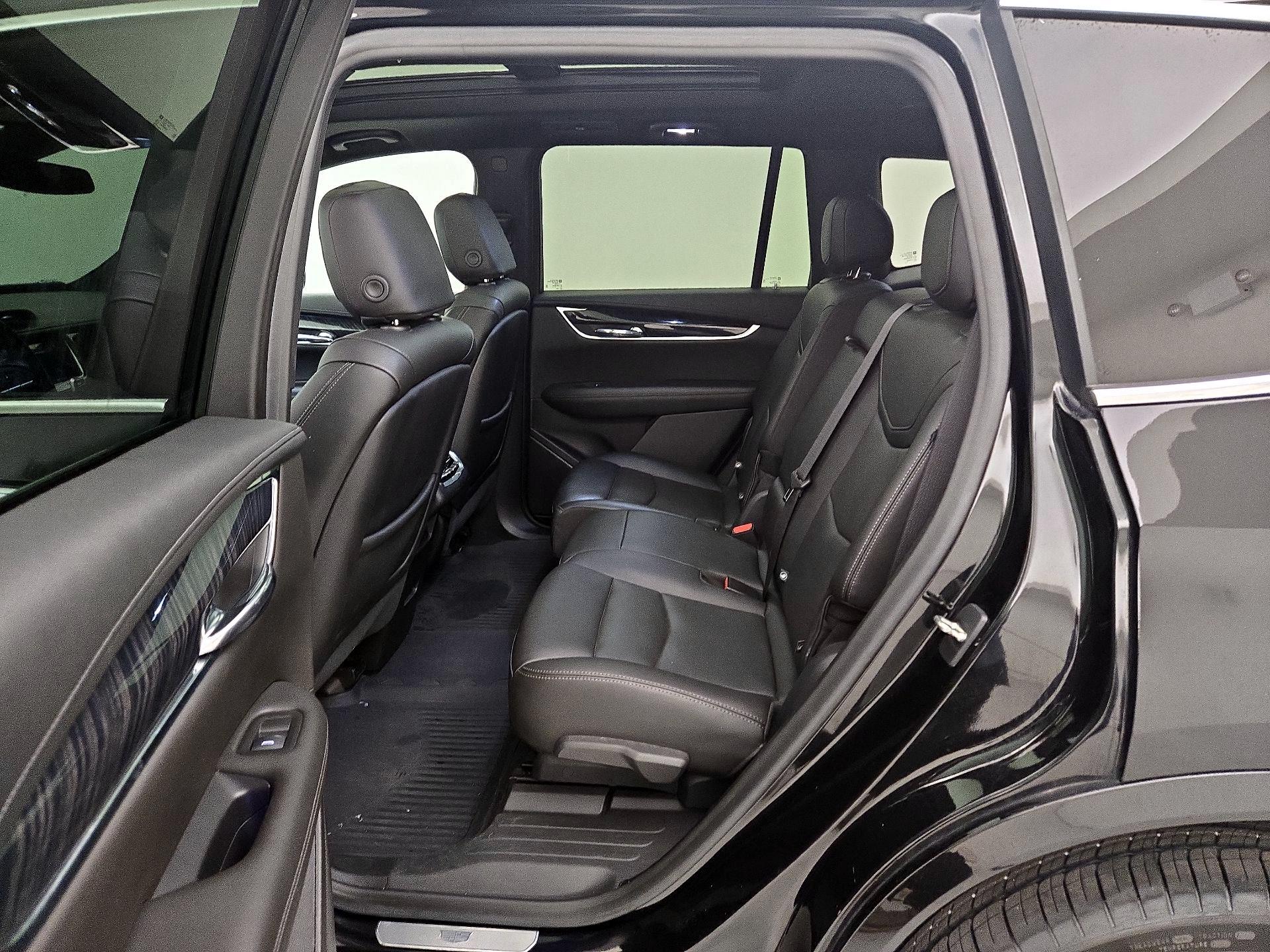 Thumbnail: 2021 Cadillac XT6 - 18