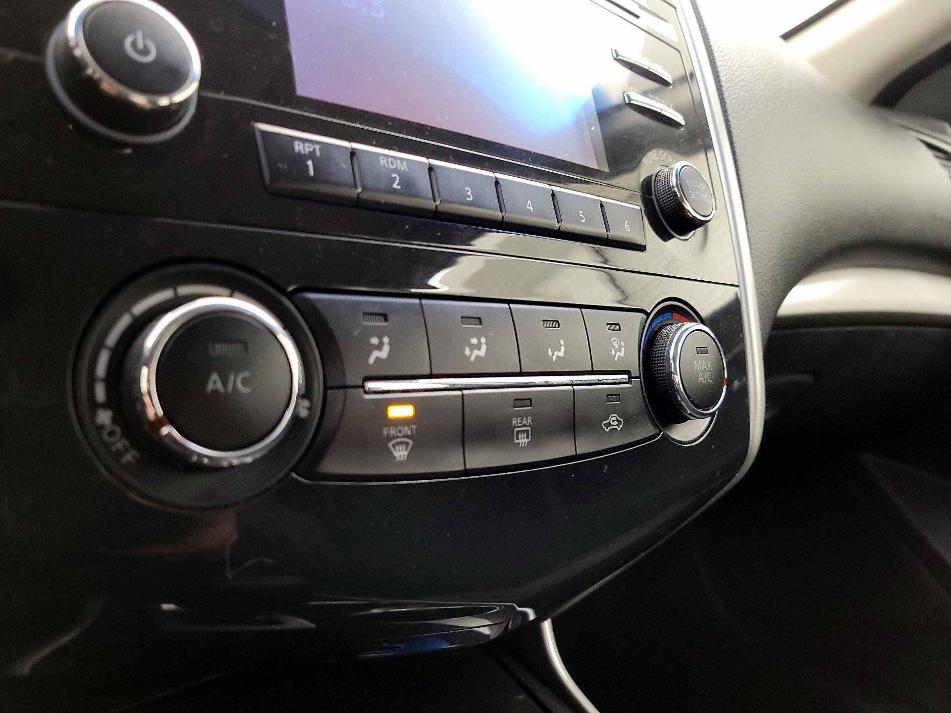 Thumbnail: 2014 Nissan Altima - 16