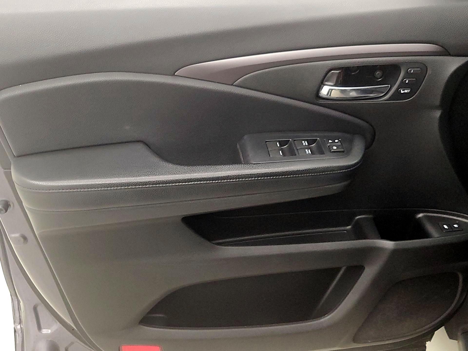 Thumbnail: 2020 Honda Pilot - 12
