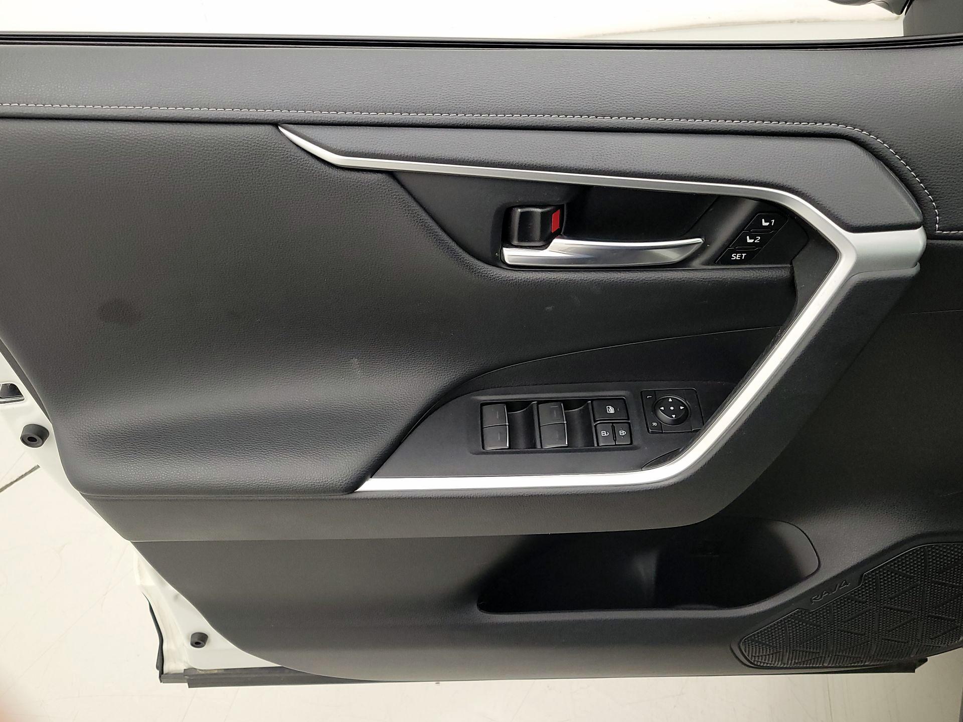 Thumbnail: 2022 Toyota RAV4 - 12