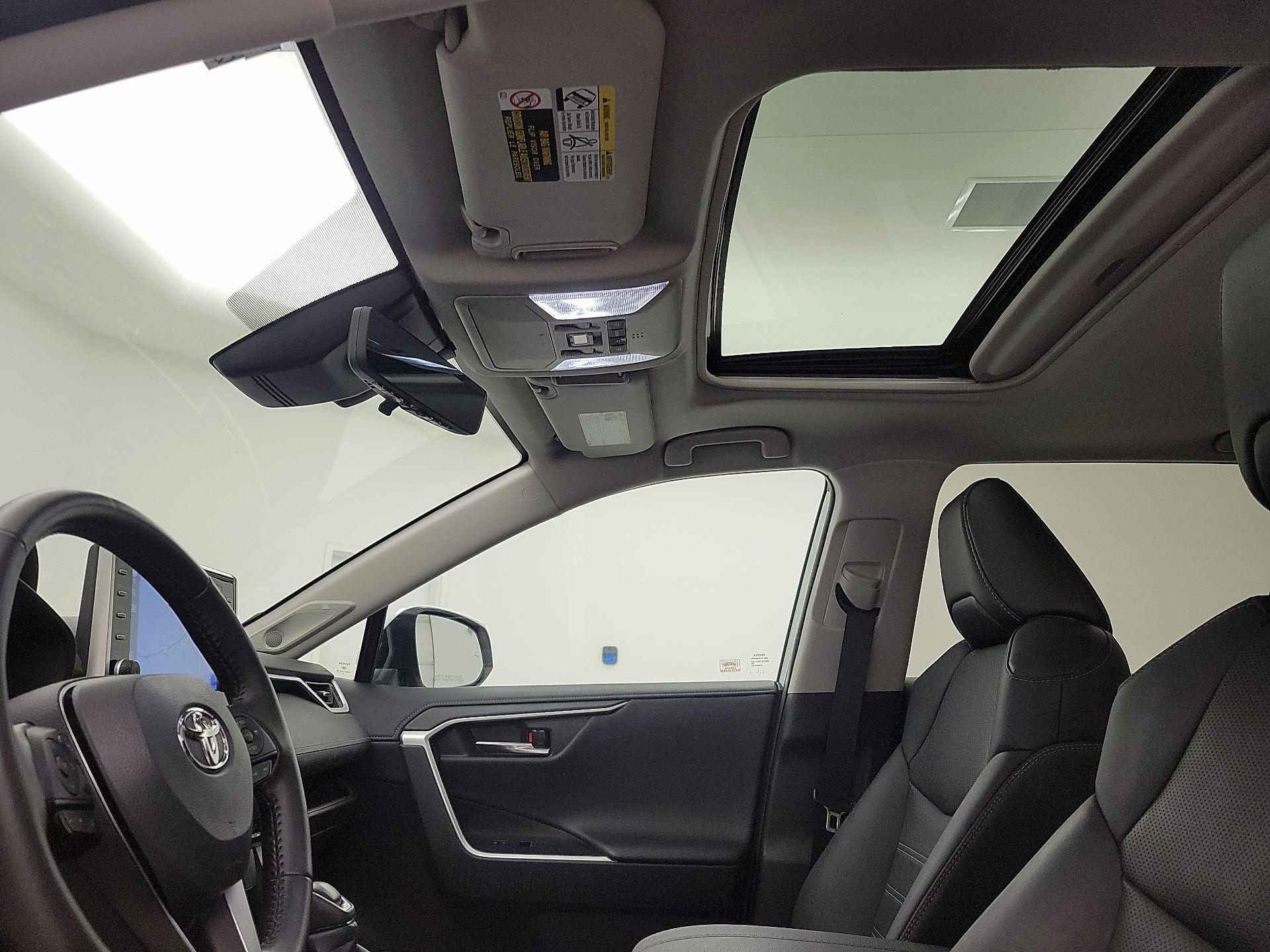 Thumbnail: 2022 Toyota RAV4 - 20