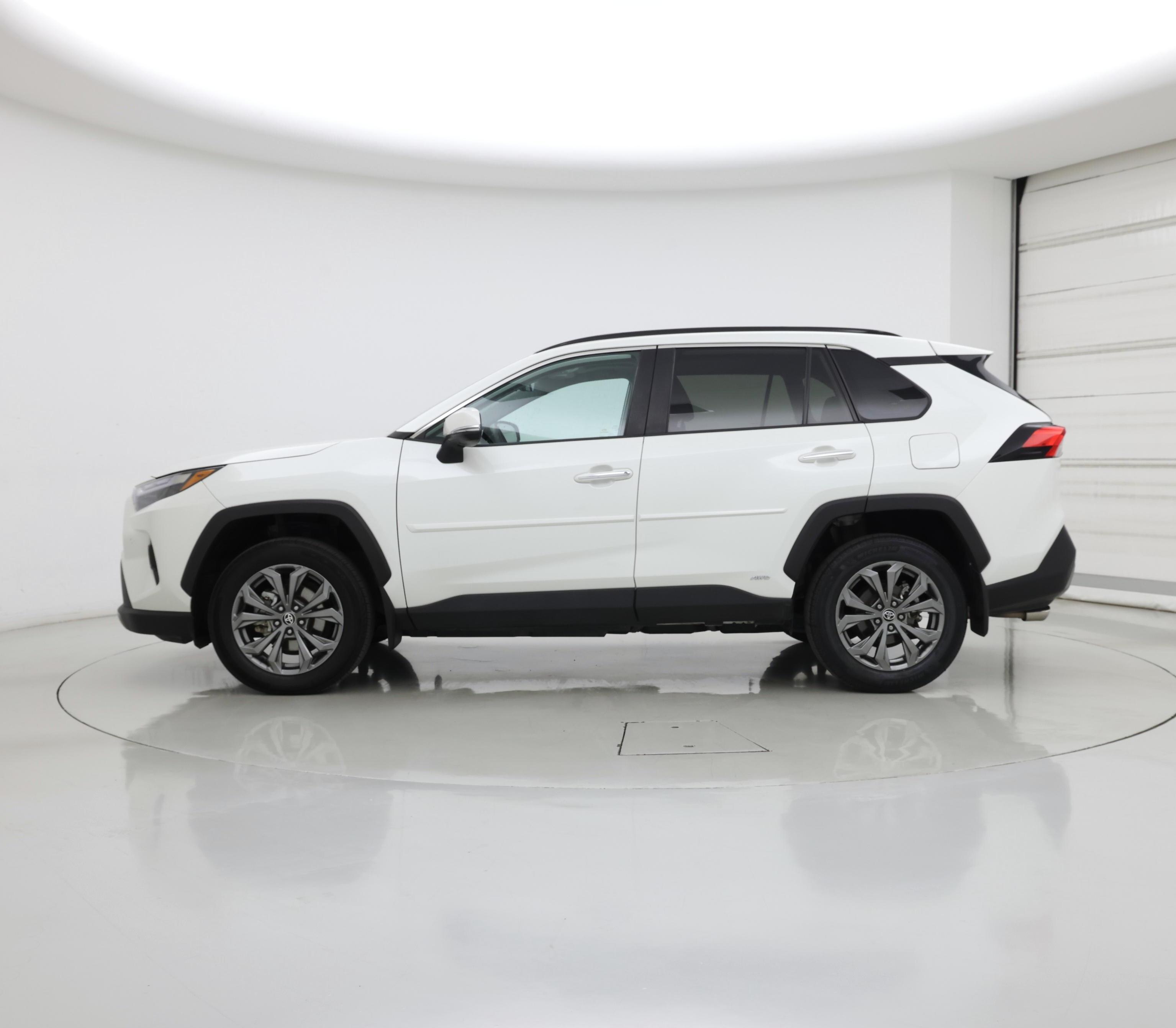 Thumbnail: 2022 Toyota RAV4 - 3