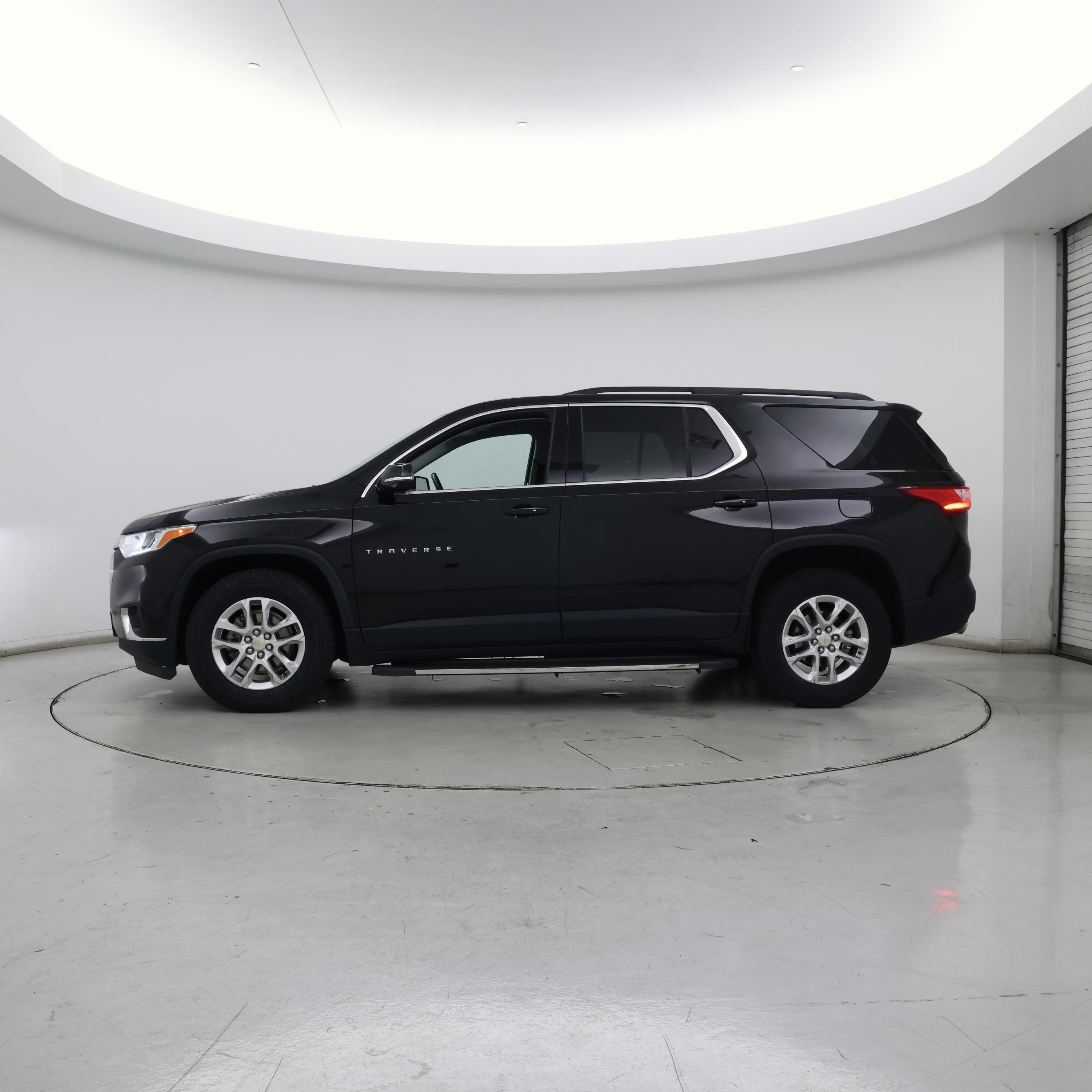 Thumbnail: 2021 Chevrolet Traverse - 3
