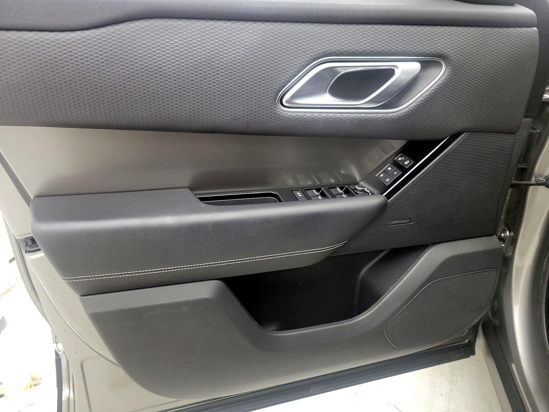 Thumbnail: 2018 Land Rover Range Rover Velar - 12