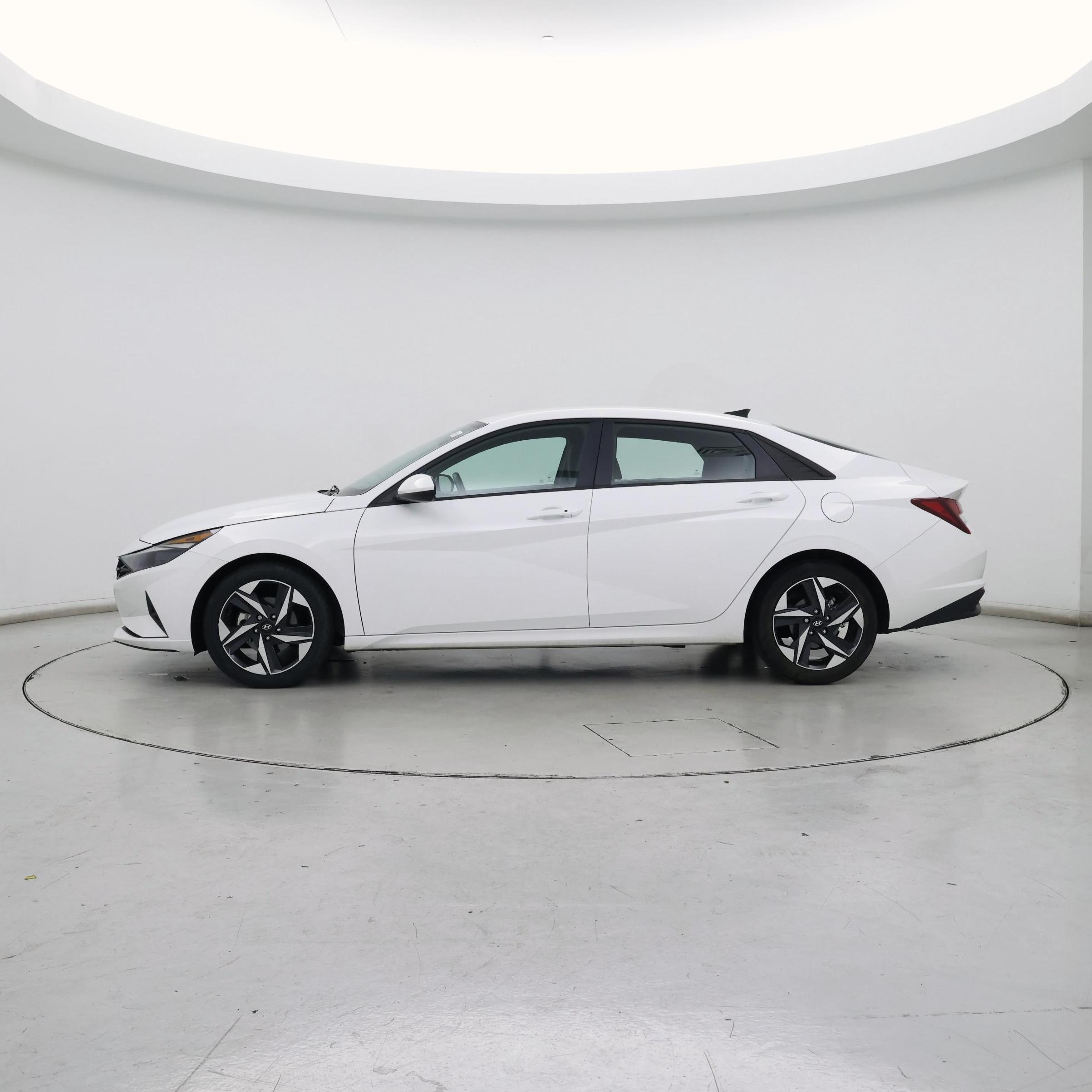 Thumbnail: 2023 Hyundai Elantra - 3