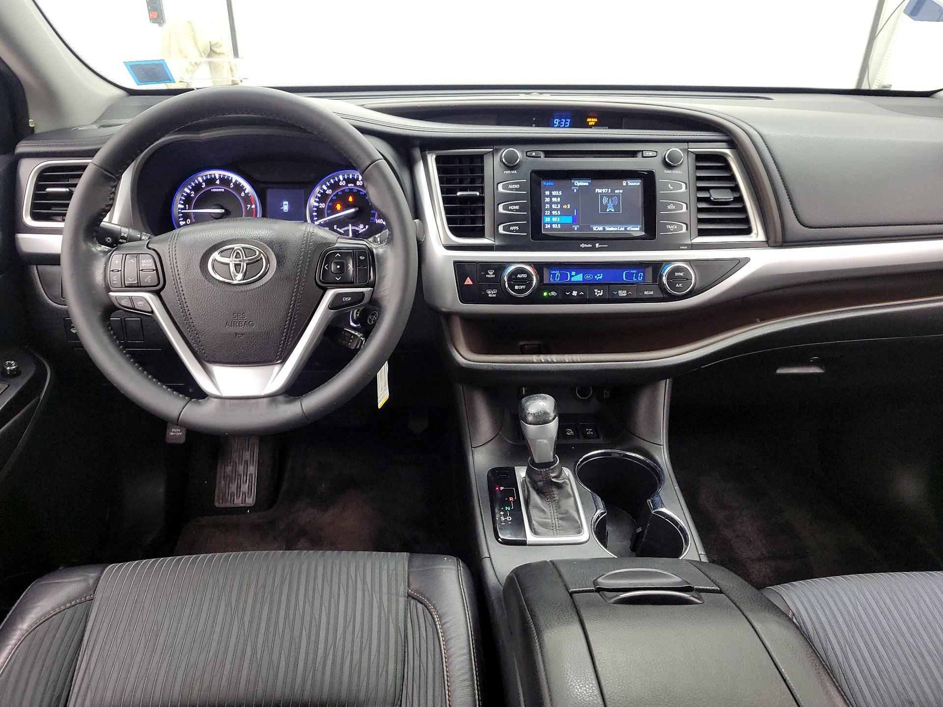 Thumbnail: 2015 Toyota Highlander - 9