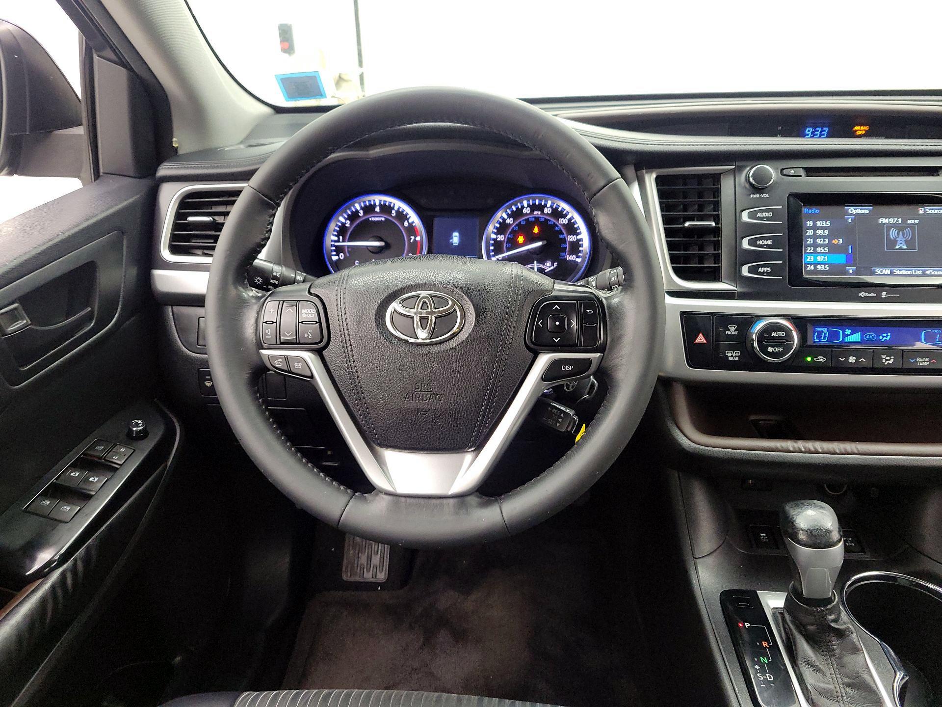 Thumbnail: 2015 Toyota Highlander - 10