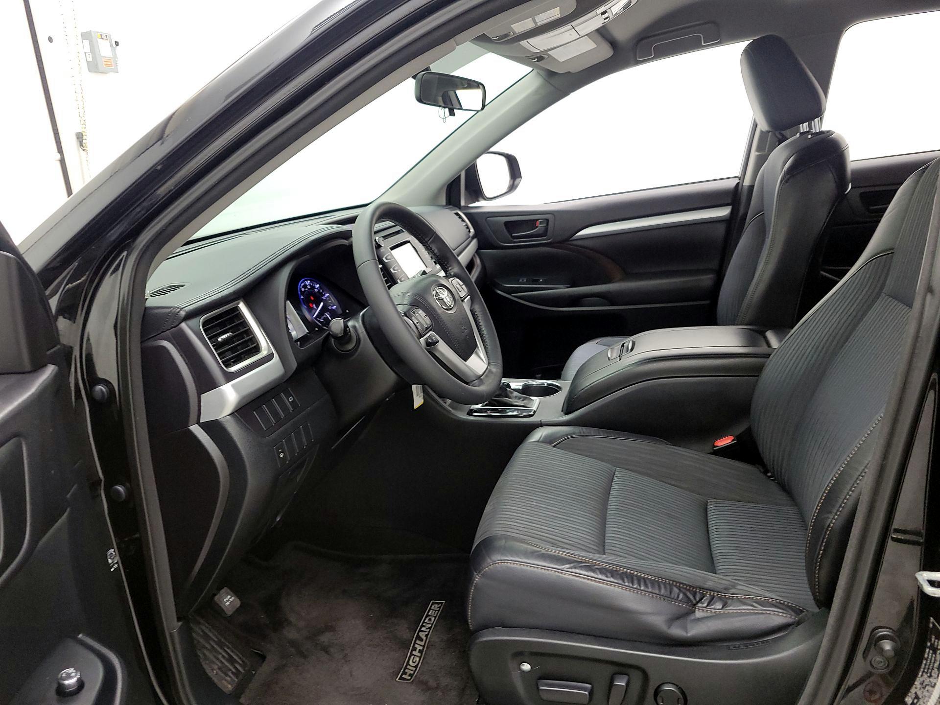 Thumbnail: 2015 Toyota Highlander - 11