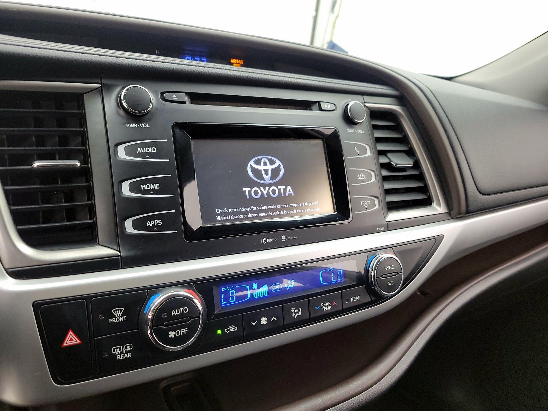 Thumbnail: 2015 Toyota Highlander - 14