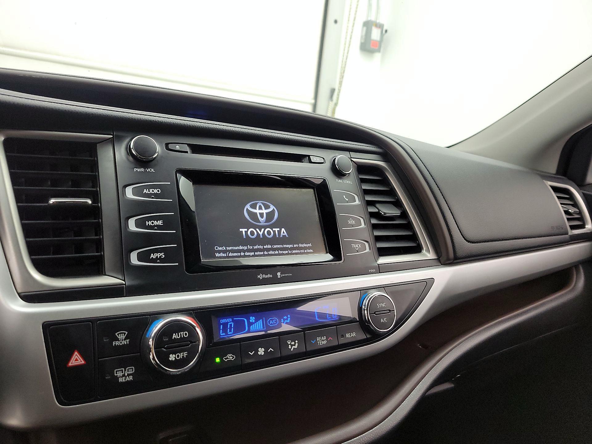 Thumbnail: 2015 Toyota Highlander - 15
