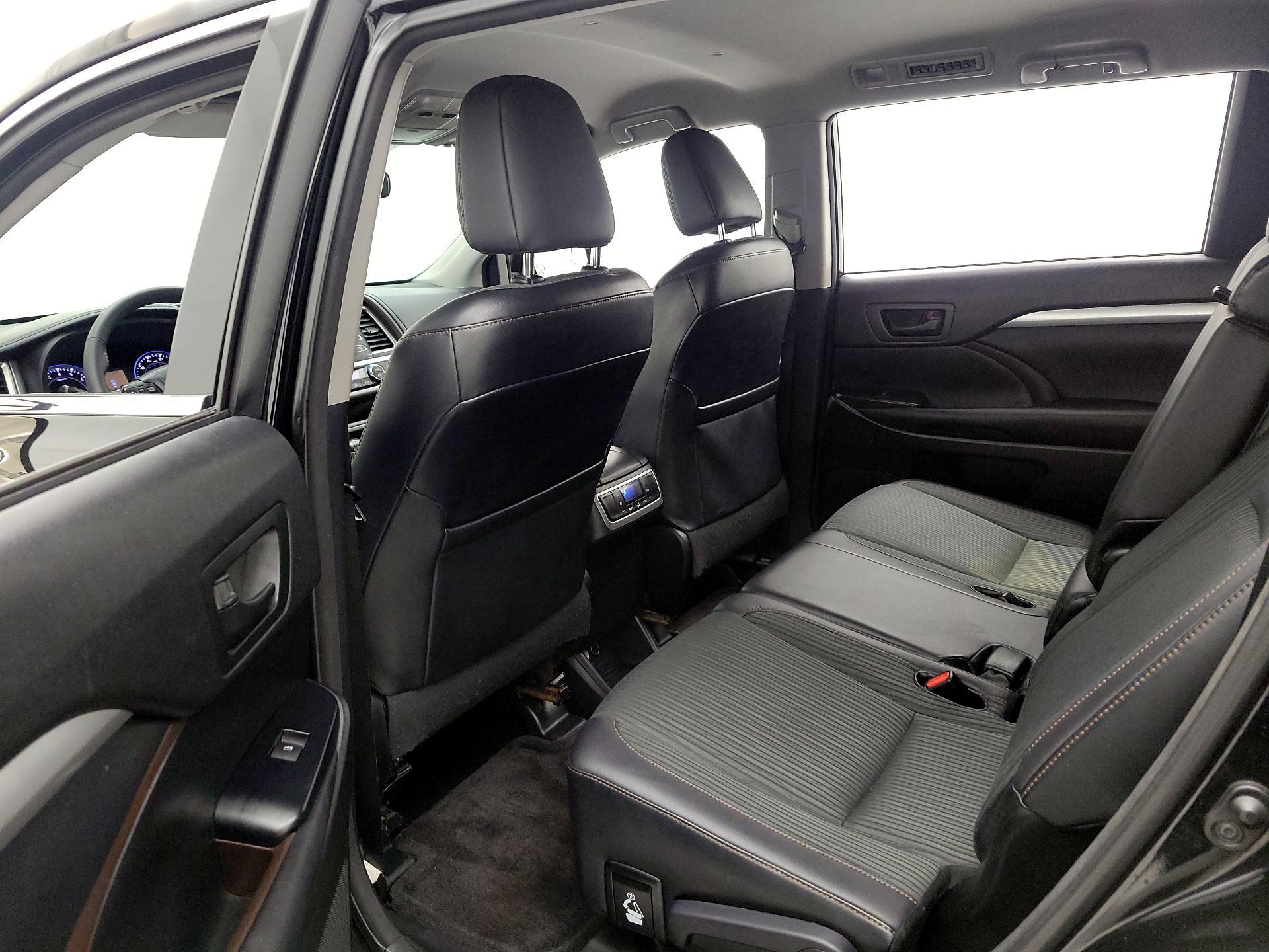 Thumbnail: 2015 Toyota Highlander - 18