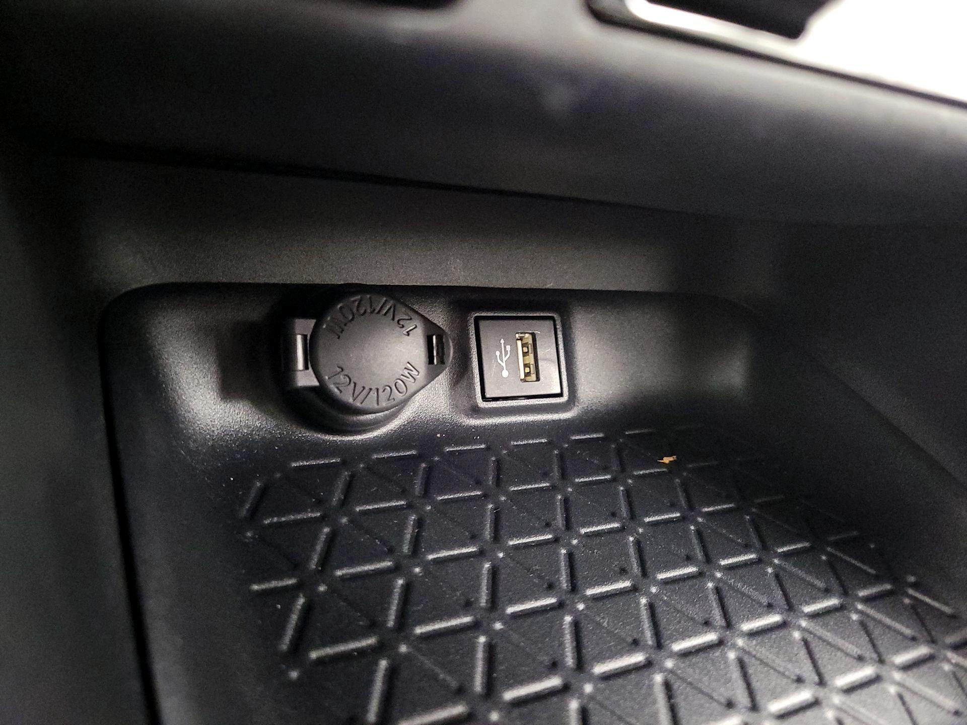 Thumbnail: 2025 Toyota RAV4 - 18