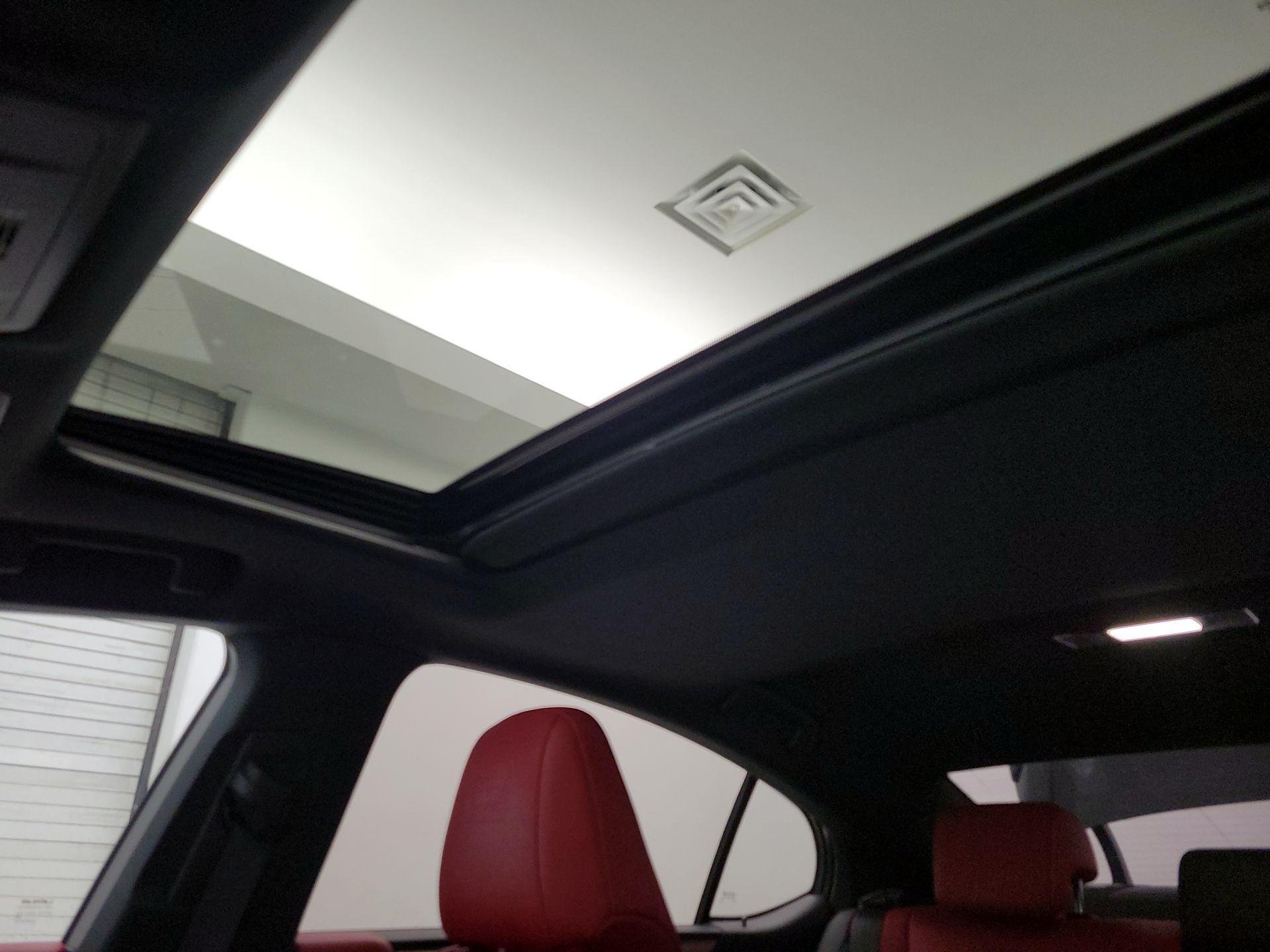 Thumbnail: 2022 Lexus ES - 20