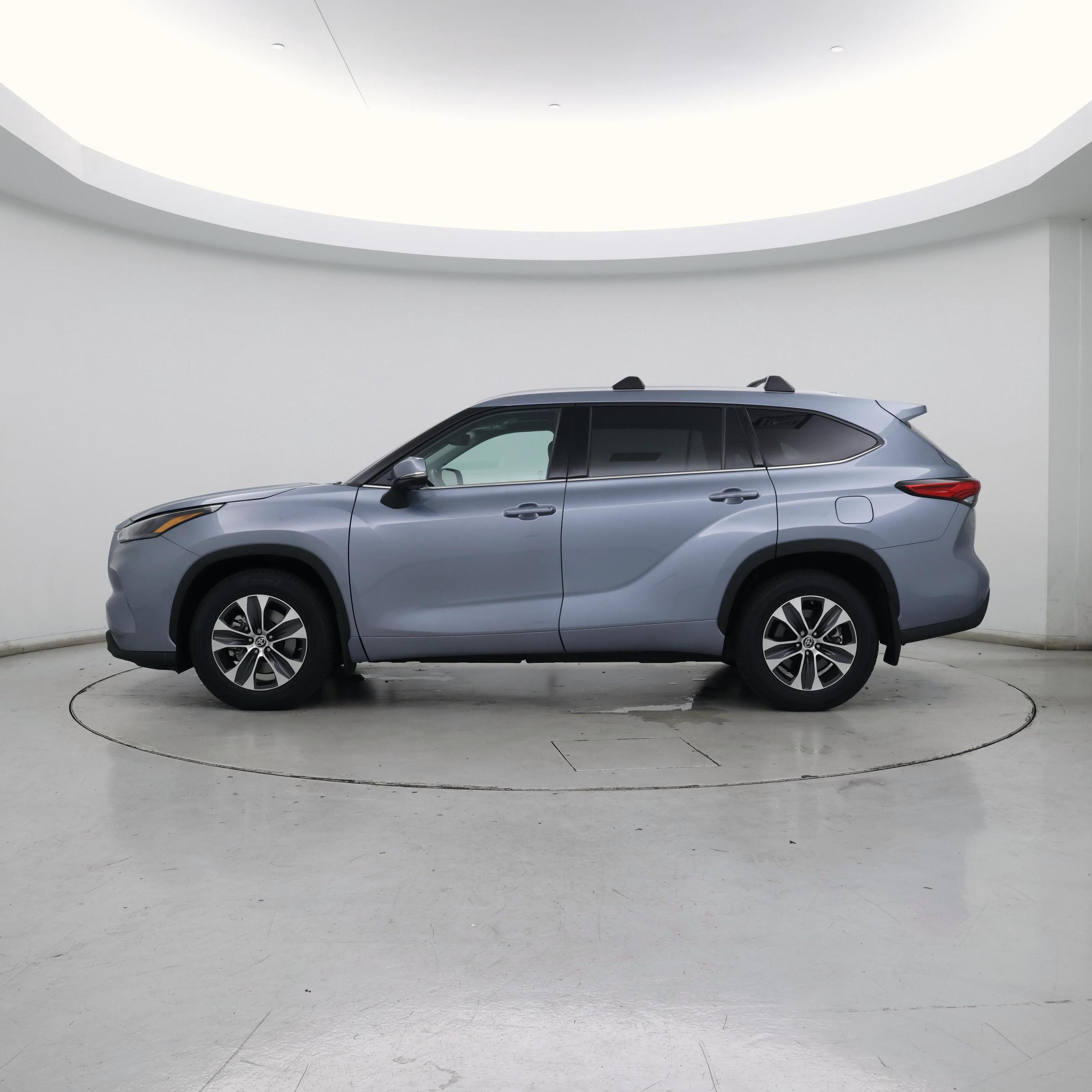 Thumbnail: 2022 Toyota Highlander - 3