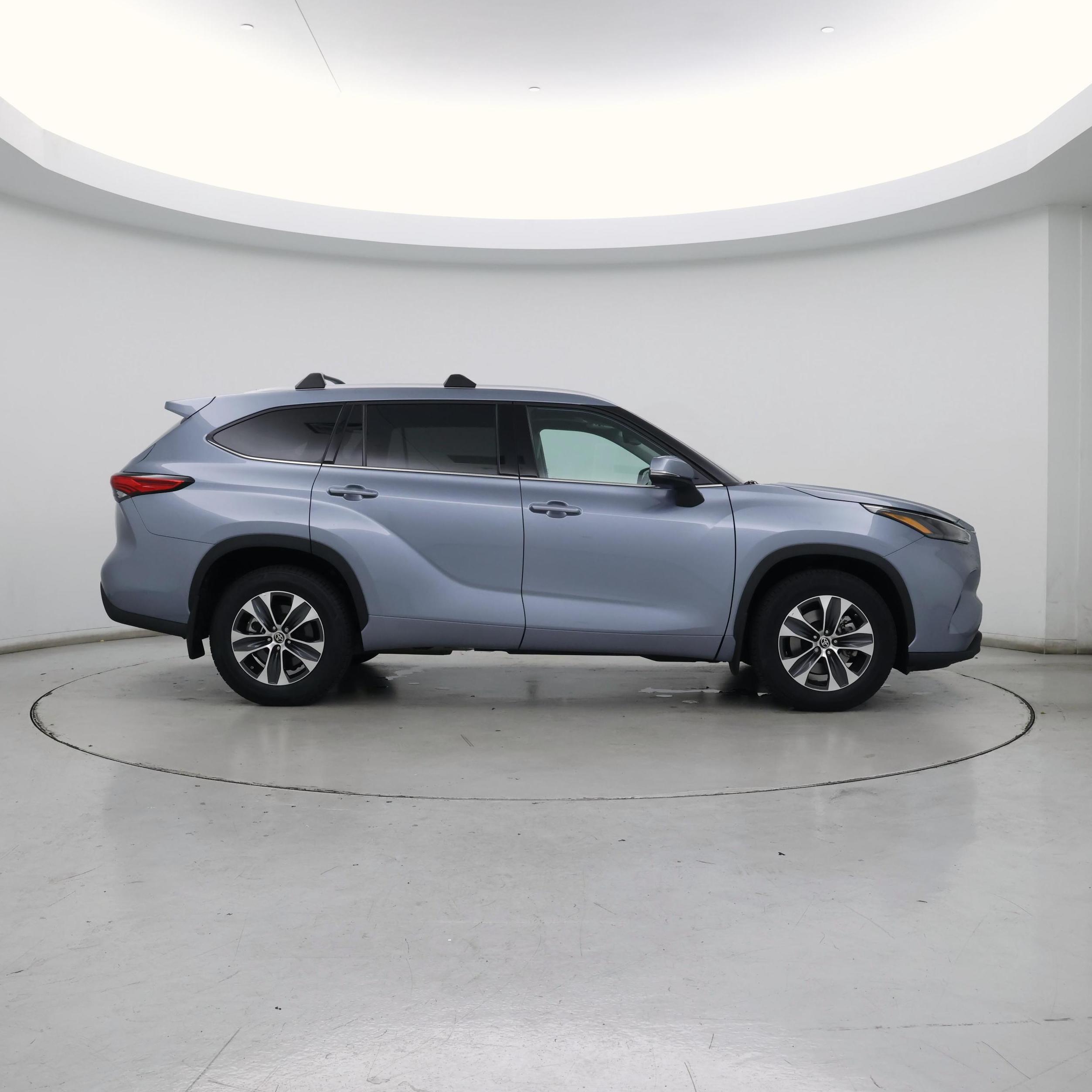 Thumbnail: 2022 Toyota Highlander - 7