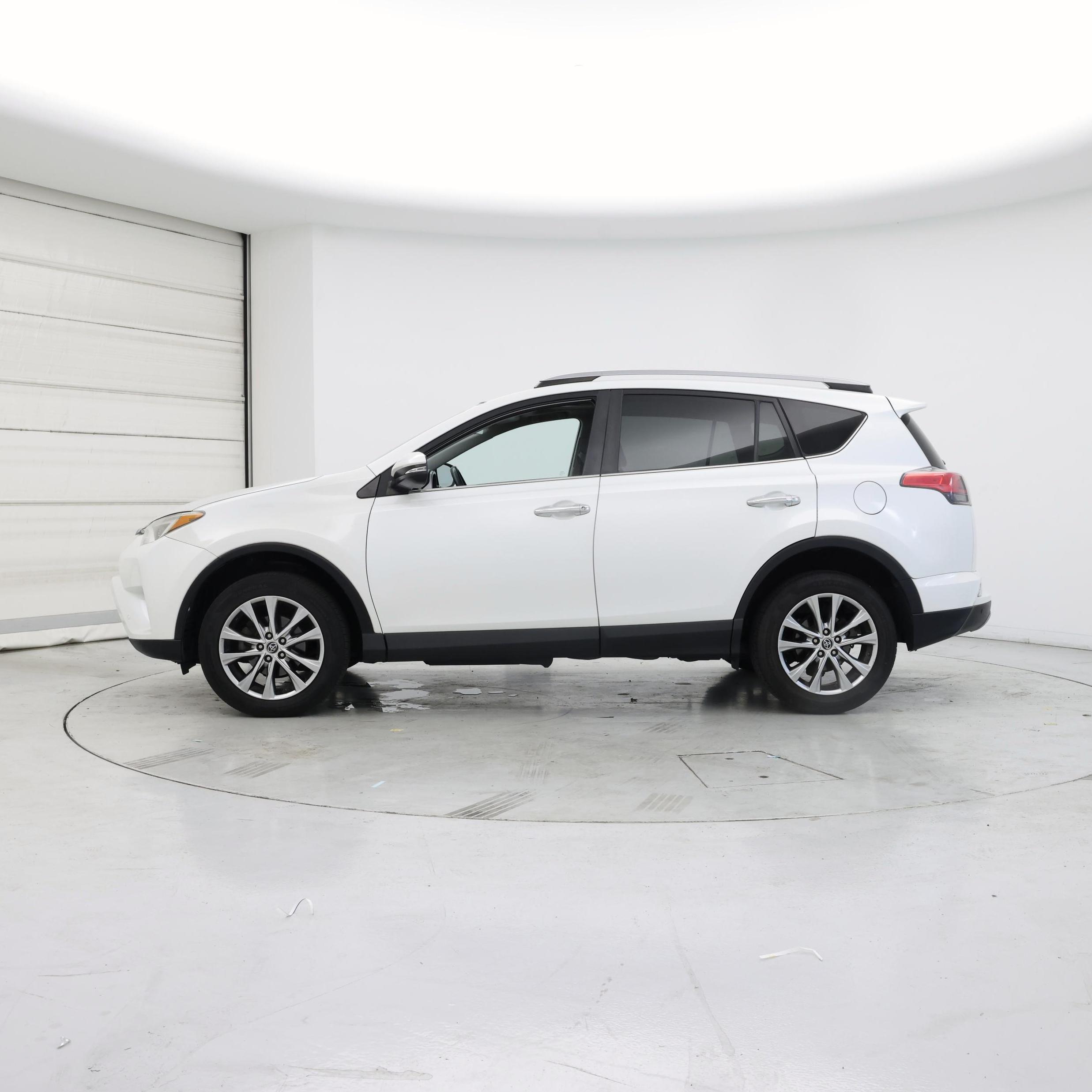 Thumbnail: 2017 Toyota RAV4 - 3