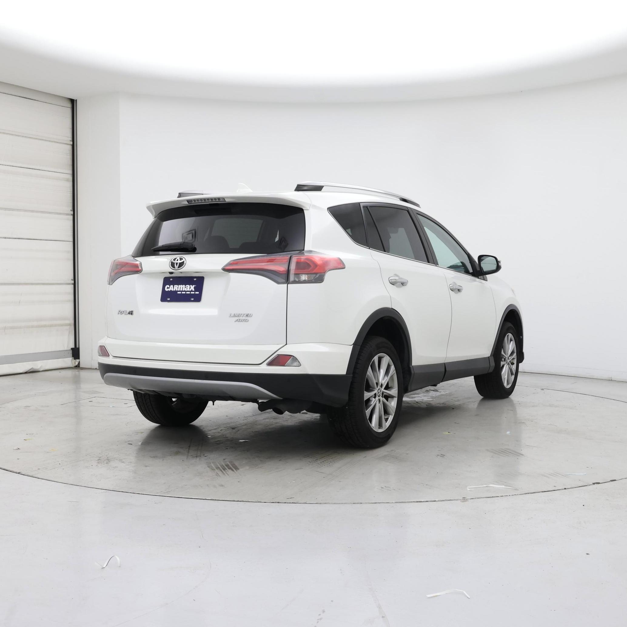 Thumbnail: 2017 Toyota RAV4 - 8