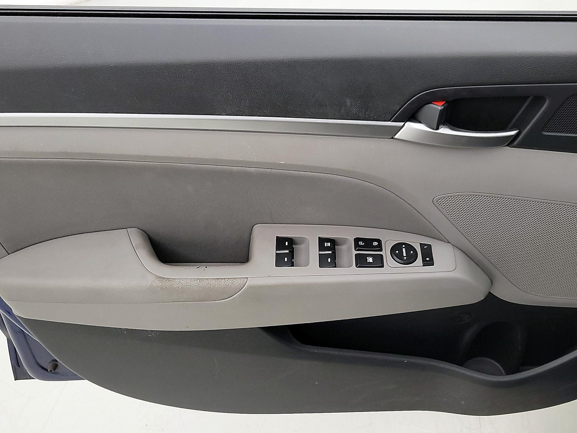 Thumbnail: 2020 Hyundai Elantra - 12