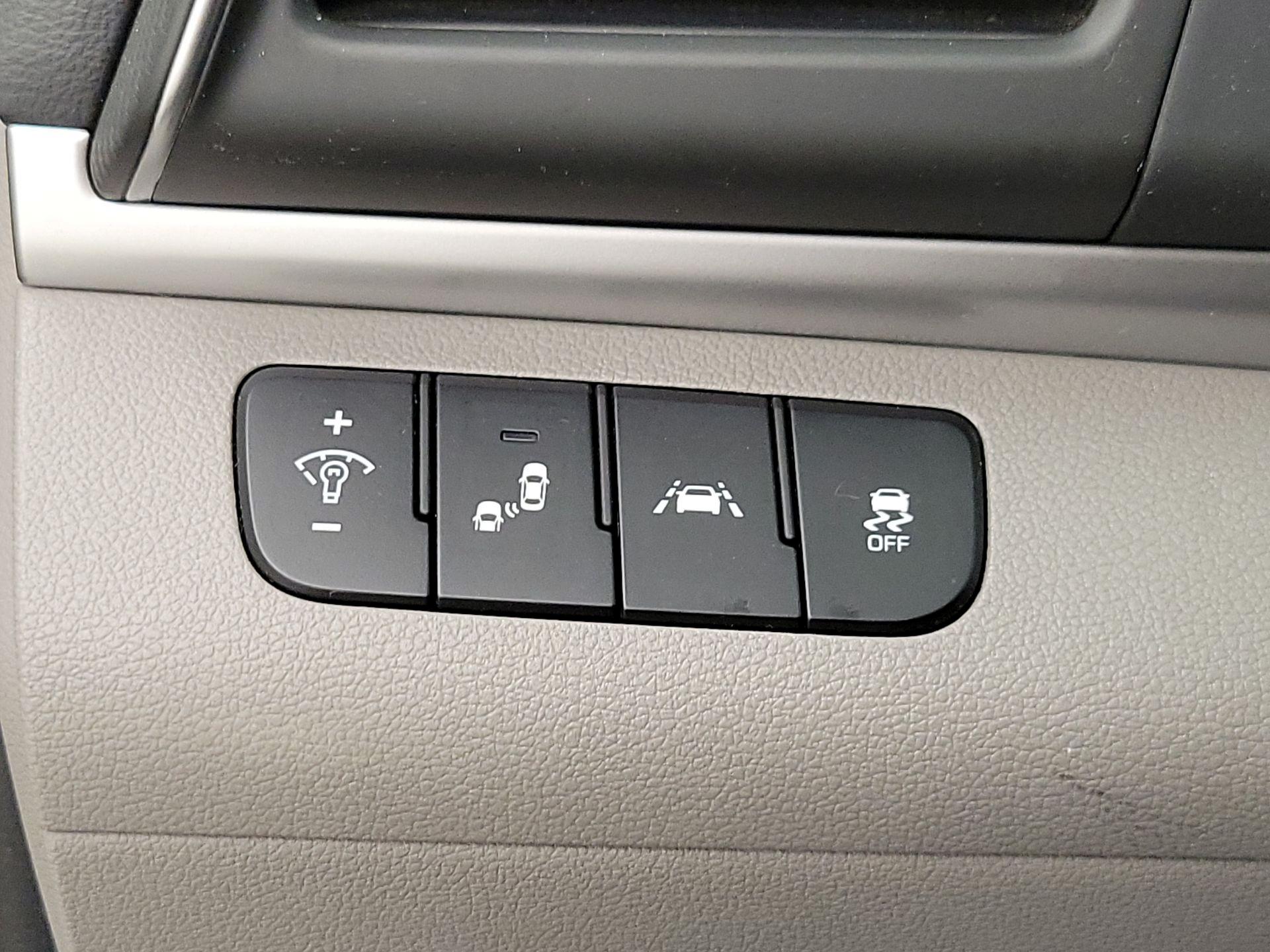 Thumbnail: 2020 Hyundai Elantra - 13