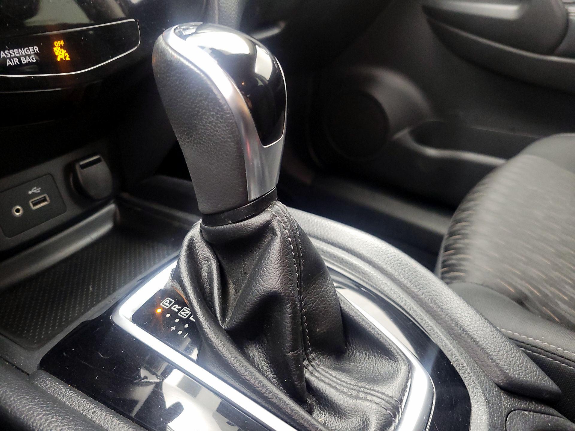 Thumbnail: 2019 Nissan Rogue - 17