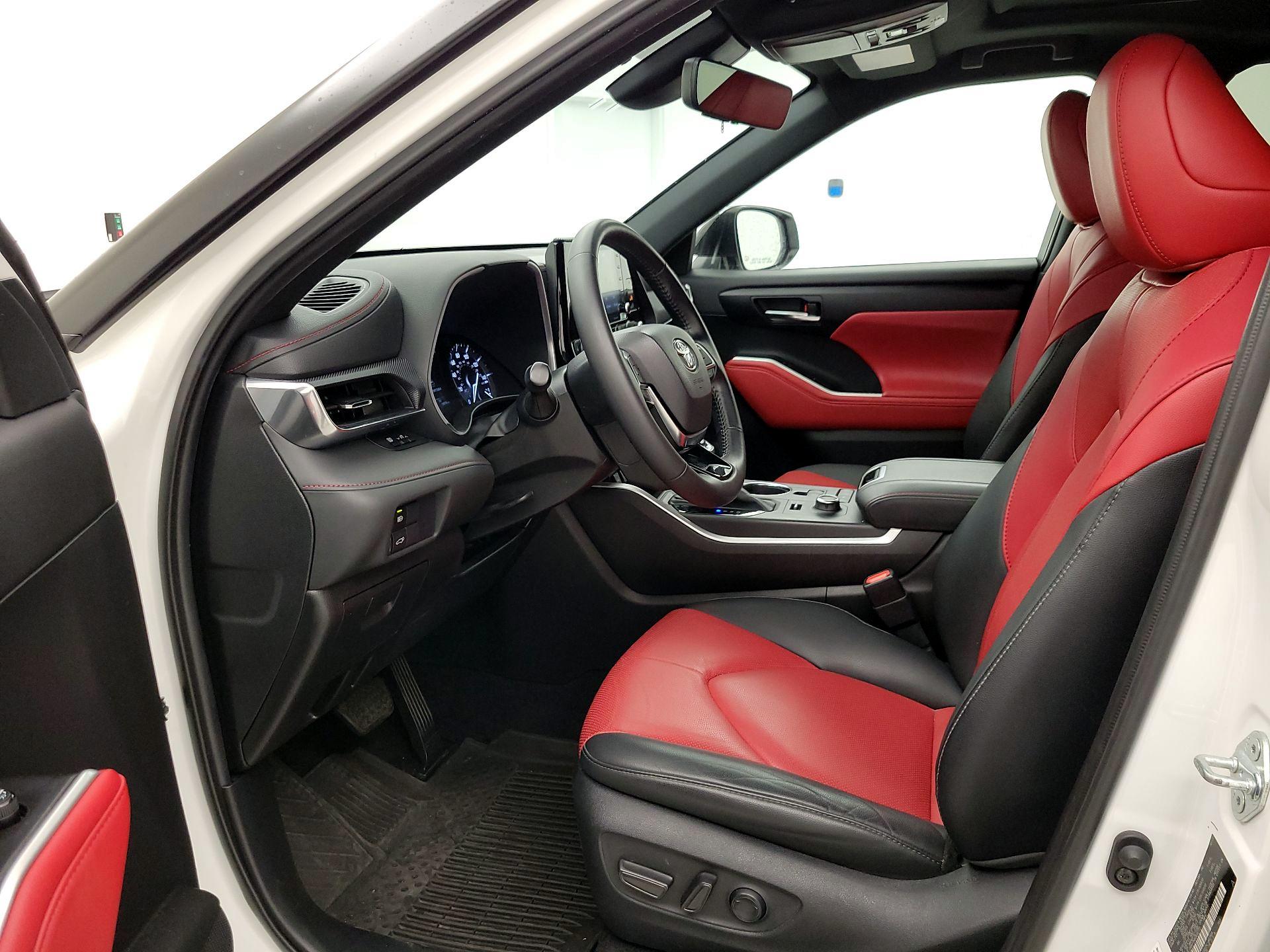 Thumbnail: 2021 Toyota Highlander - 11