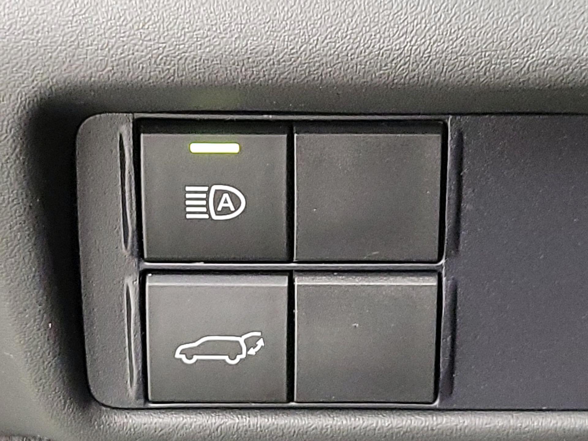 Thumbnail: 2021 Toyota Highlander - 13