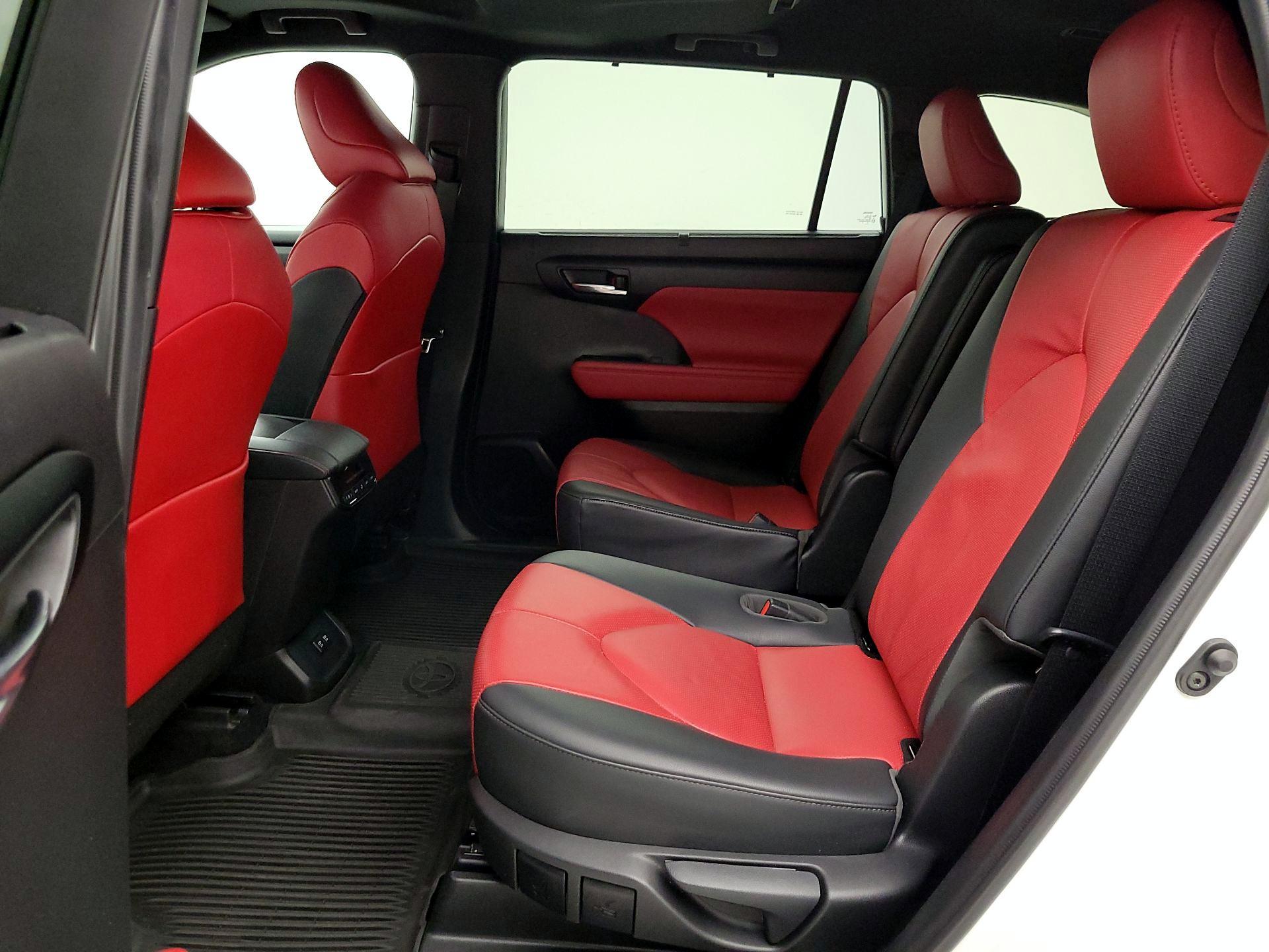 Thumbnail: 2021 Toyota Highlander - 20