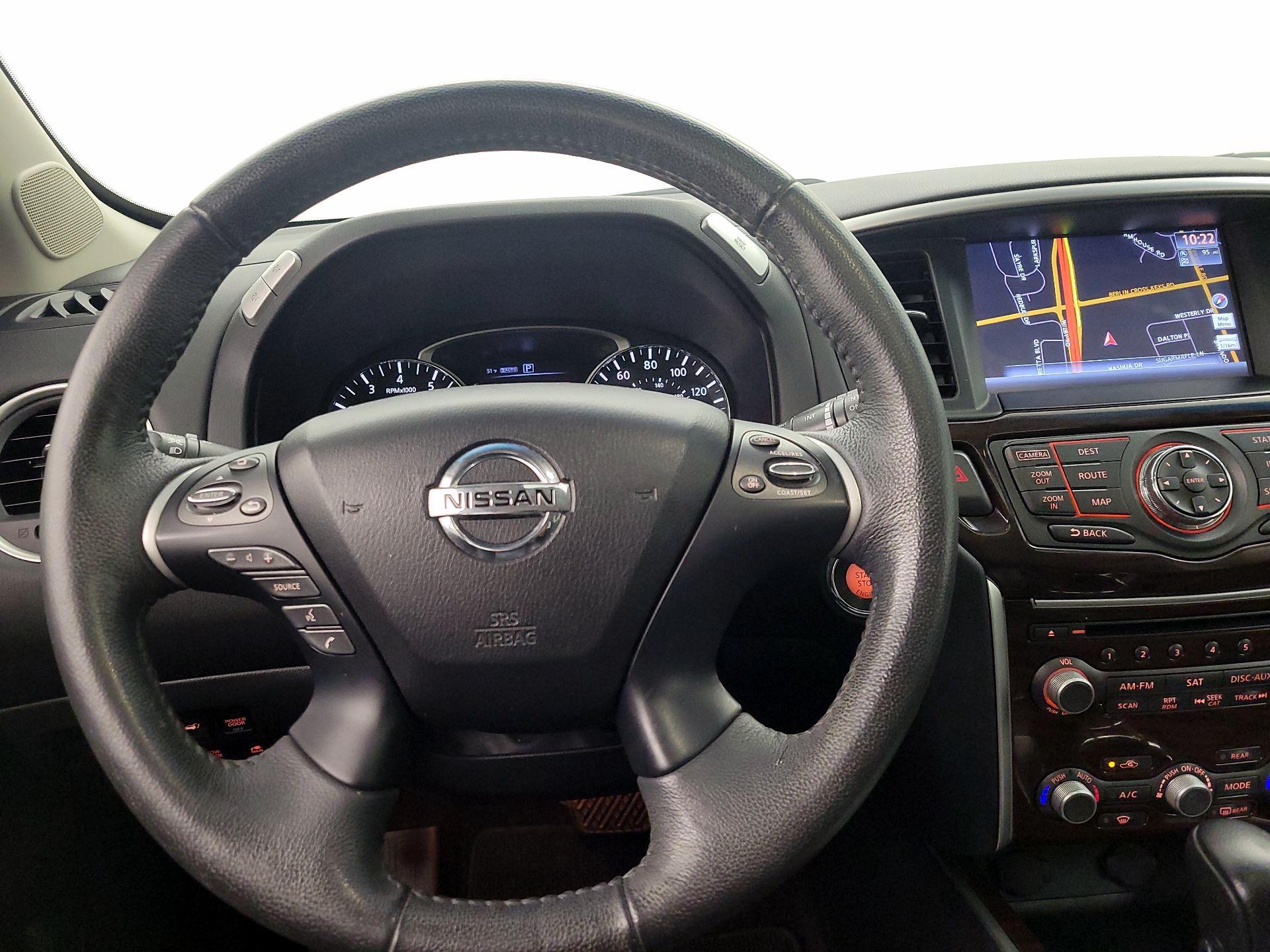 Thumbnail: 2016 Nissan Pathfinder - 10