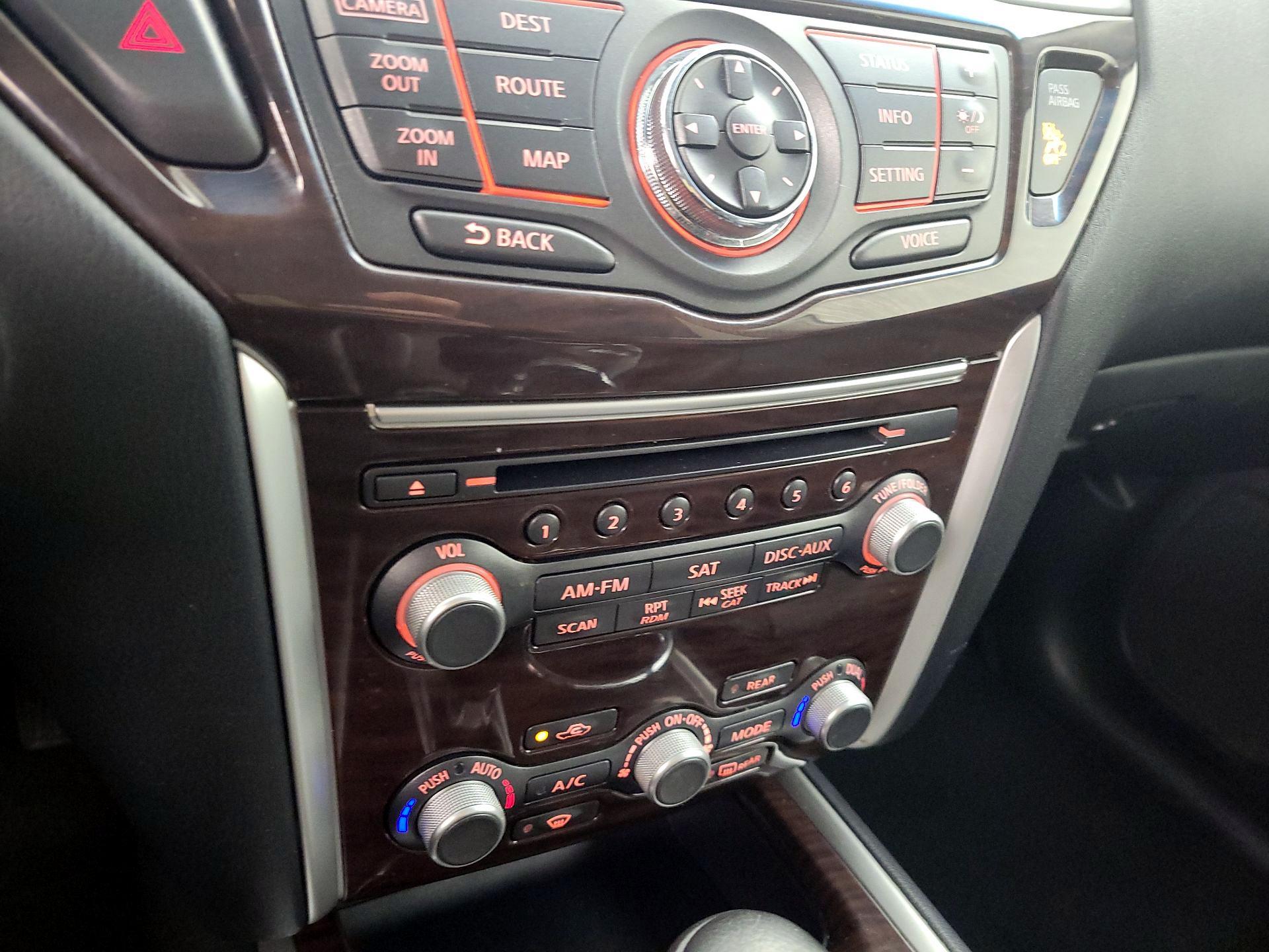 Thumbnail: 2016 Nissan Pathfinder - 17