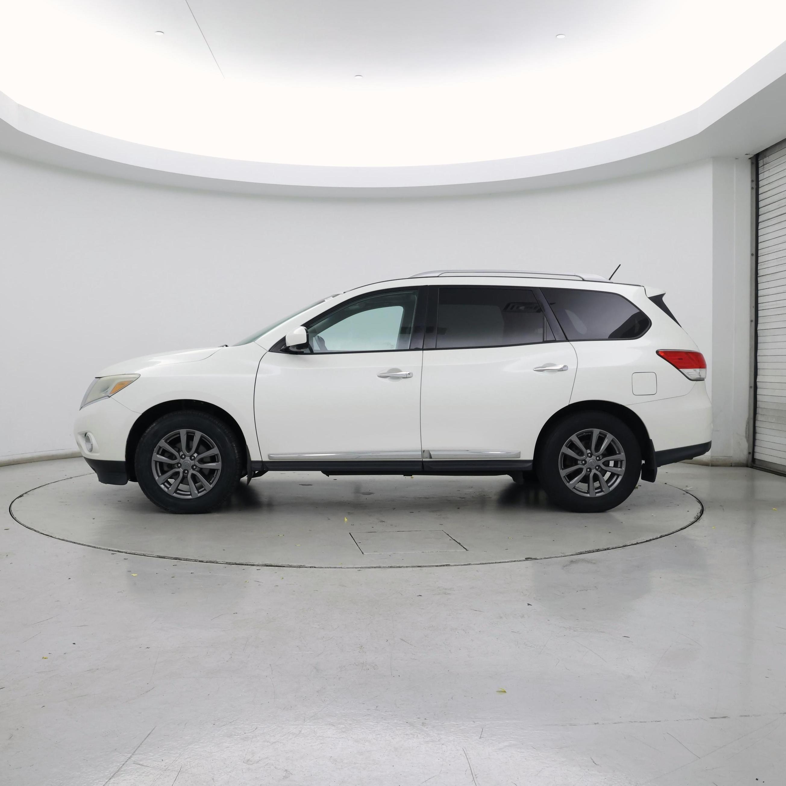 Thumbnail: 2016 Nissan Pathfinder - 3