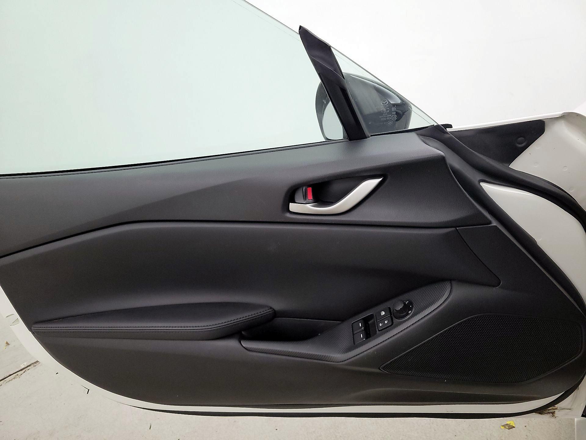 Thumbnail: 2016 Mazda MX-5 Miata - 12