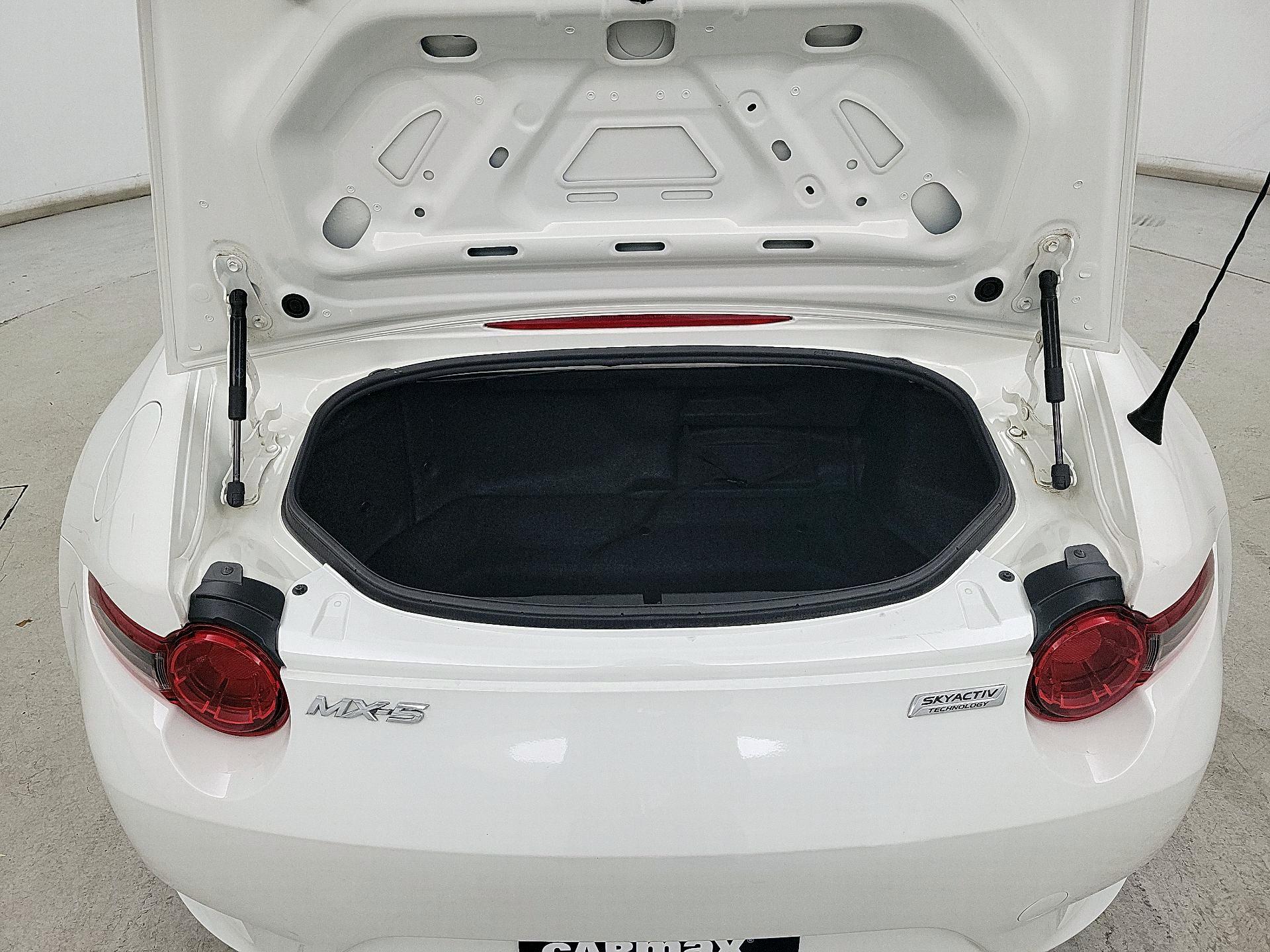 Thumbnail: 2016 Mazda MX-5 Miata - 16