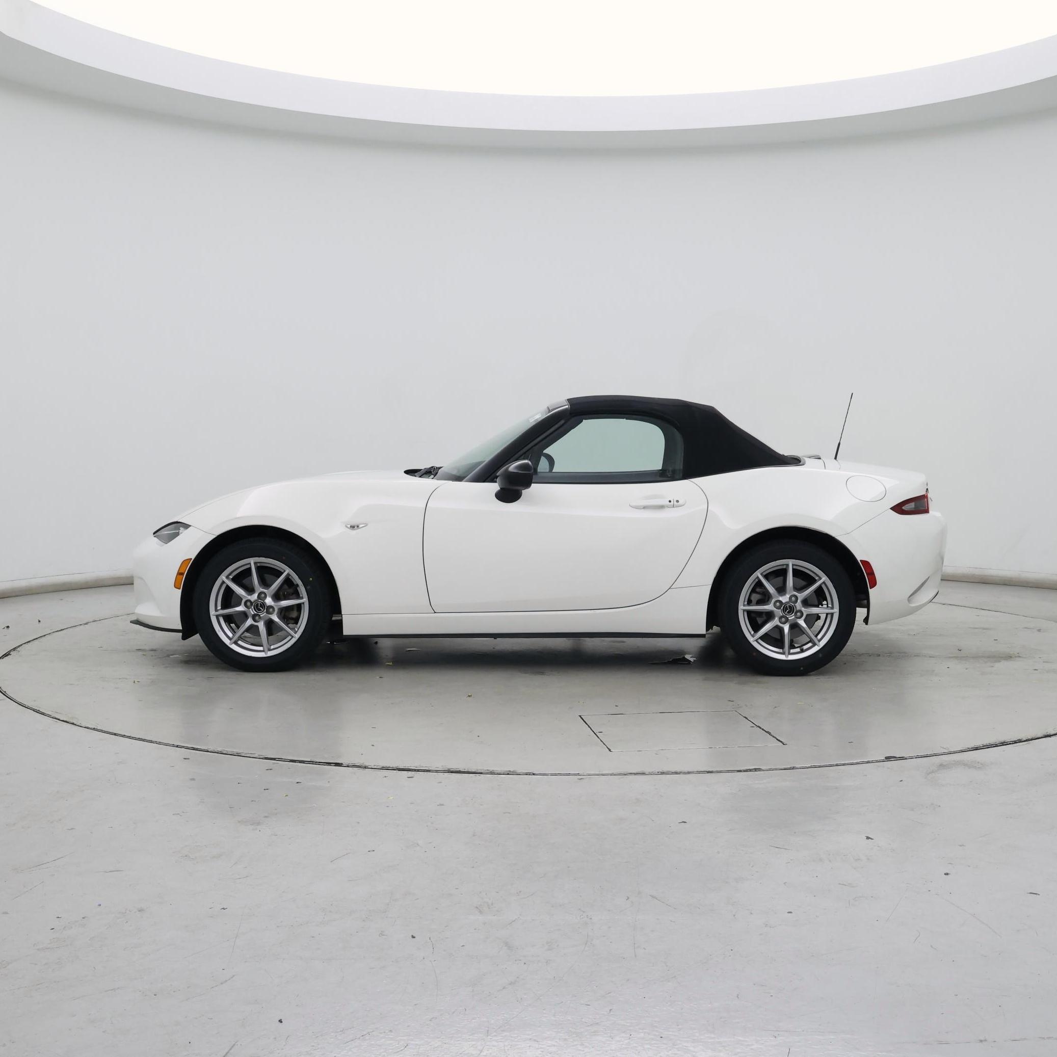 Thumbnail: 2016 Mazda MX-5 Miata - 3
