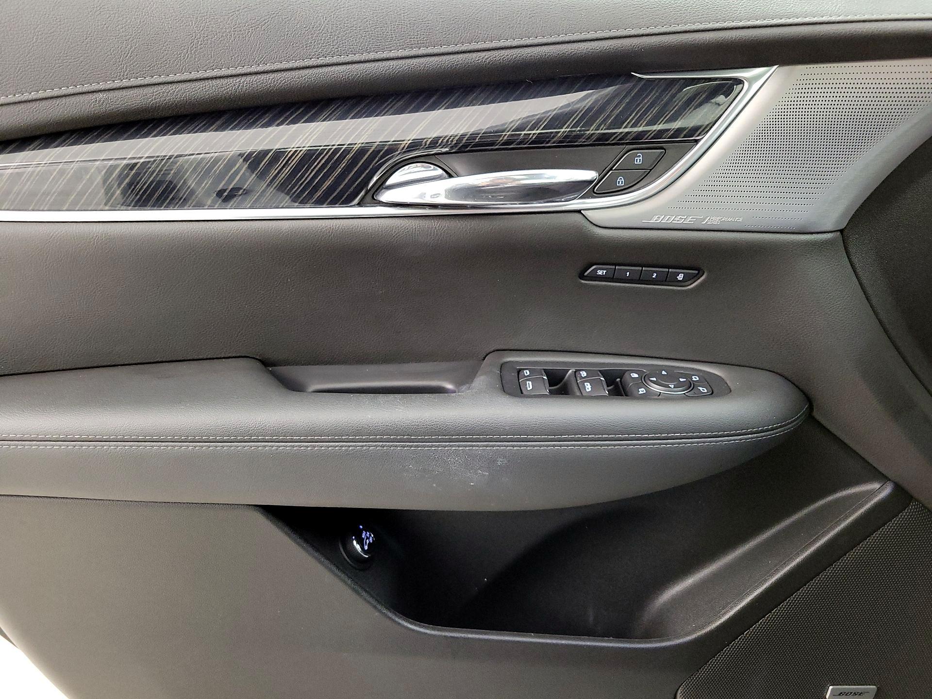 Thumbnail: 2020 Cadillac XT6 - 12
