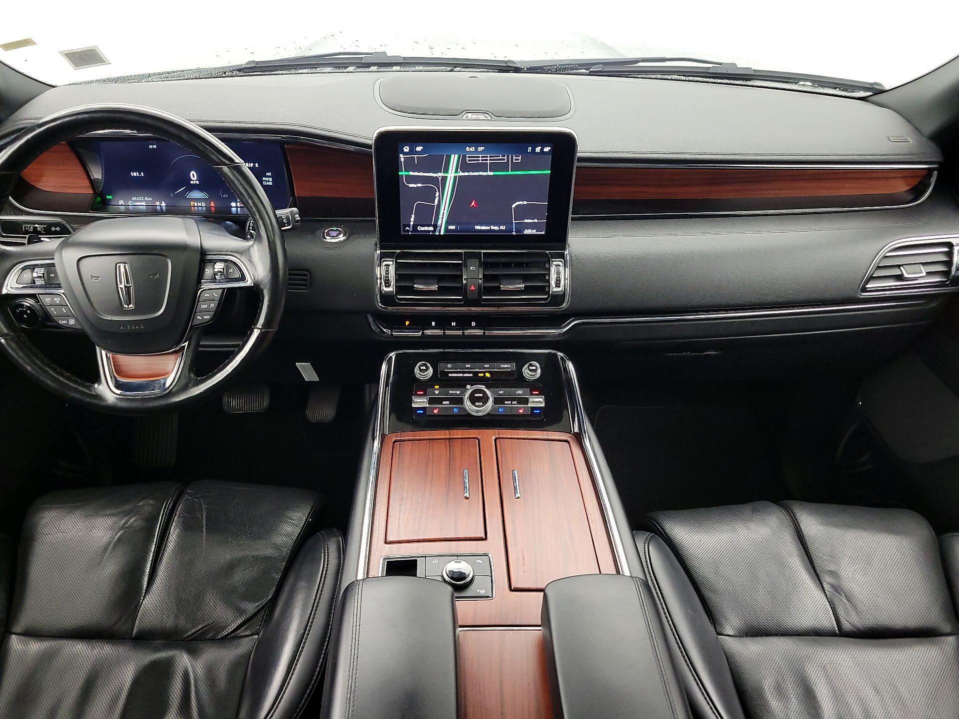 Thumbnail: 2021 Lincoln Navigator L - 9