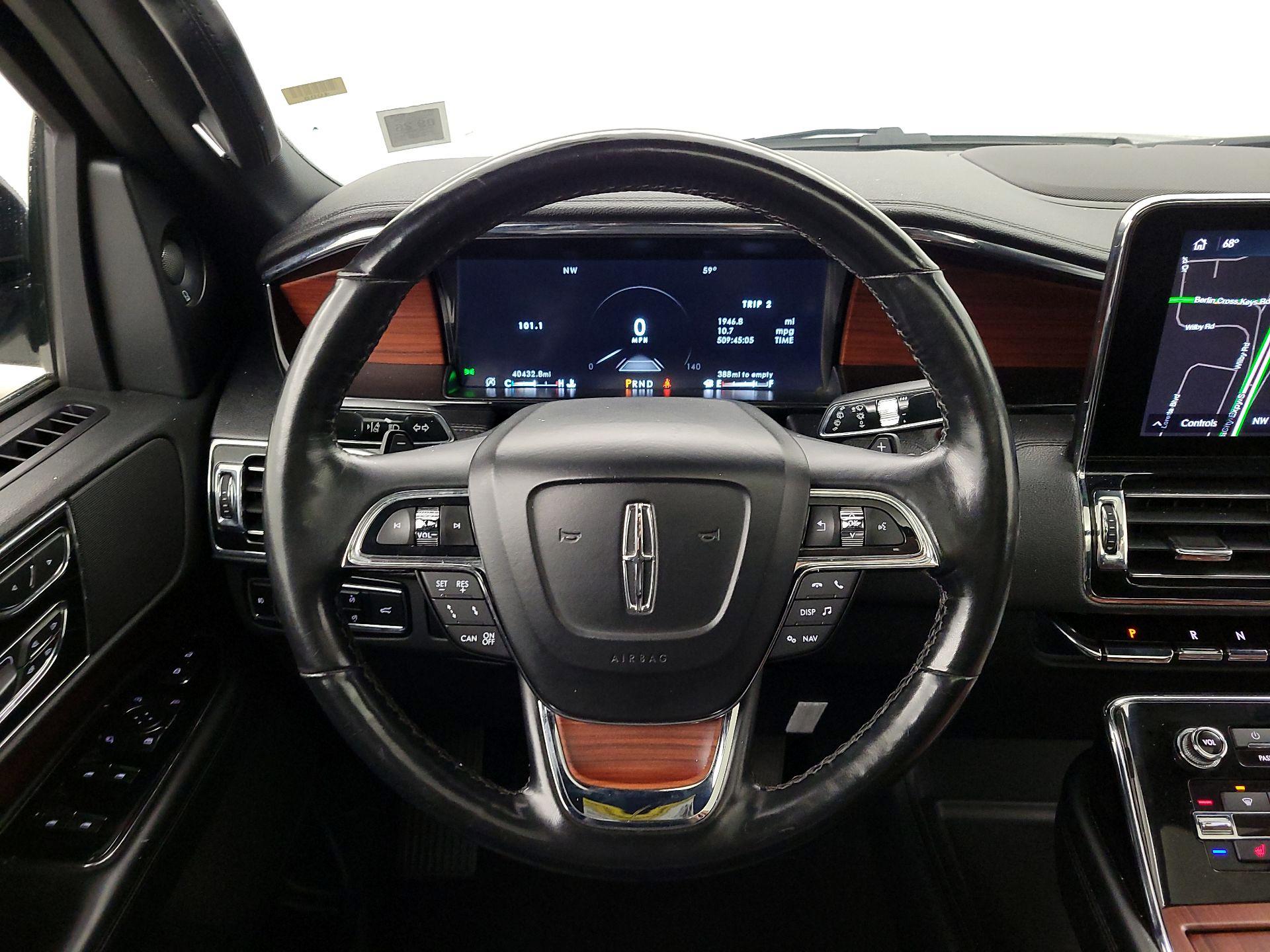 Thumbnail: 2021 Lincoln Navigator L - 10