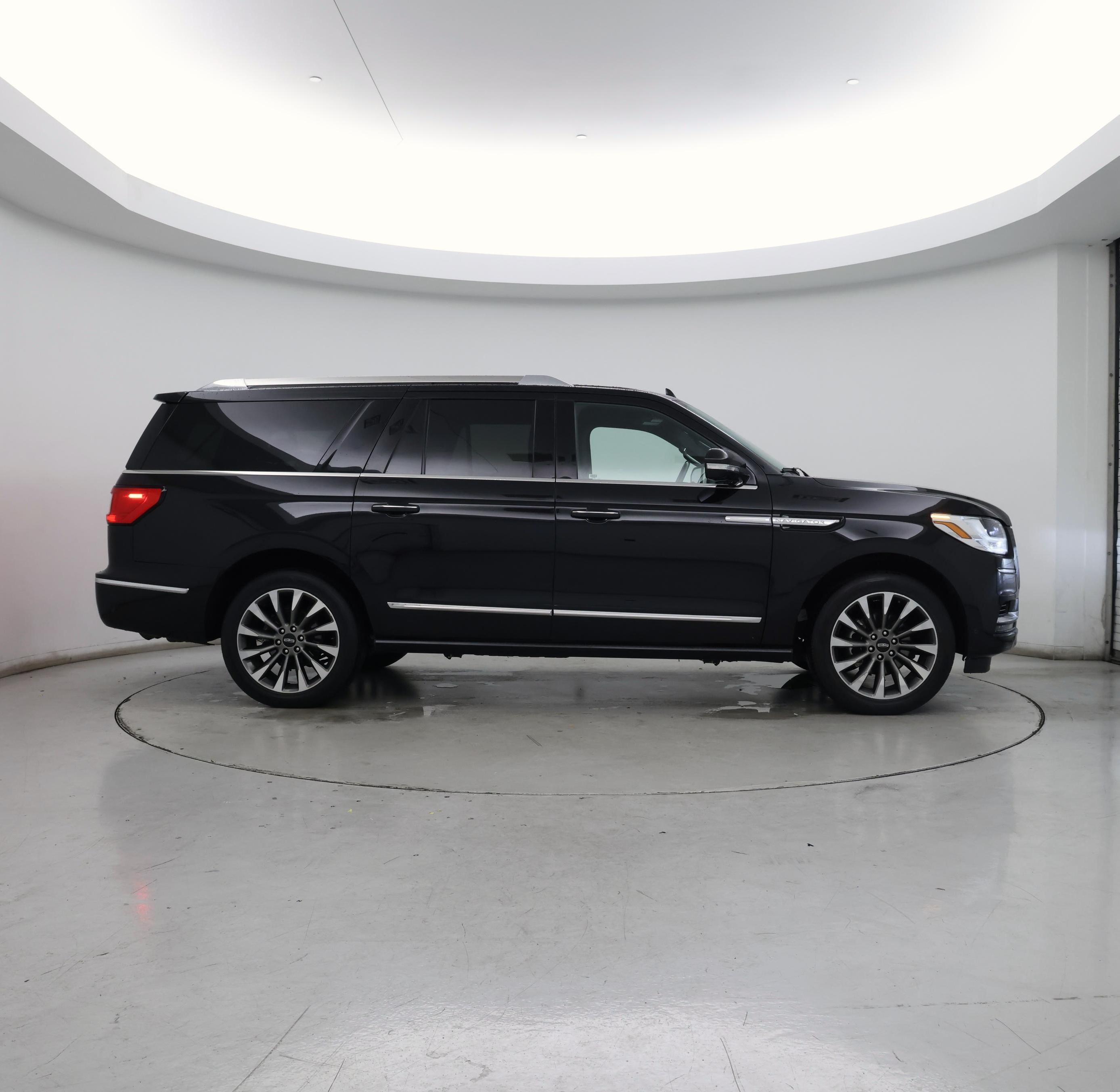 Thumbnail: 2021 Lincoln Navigator L - 7