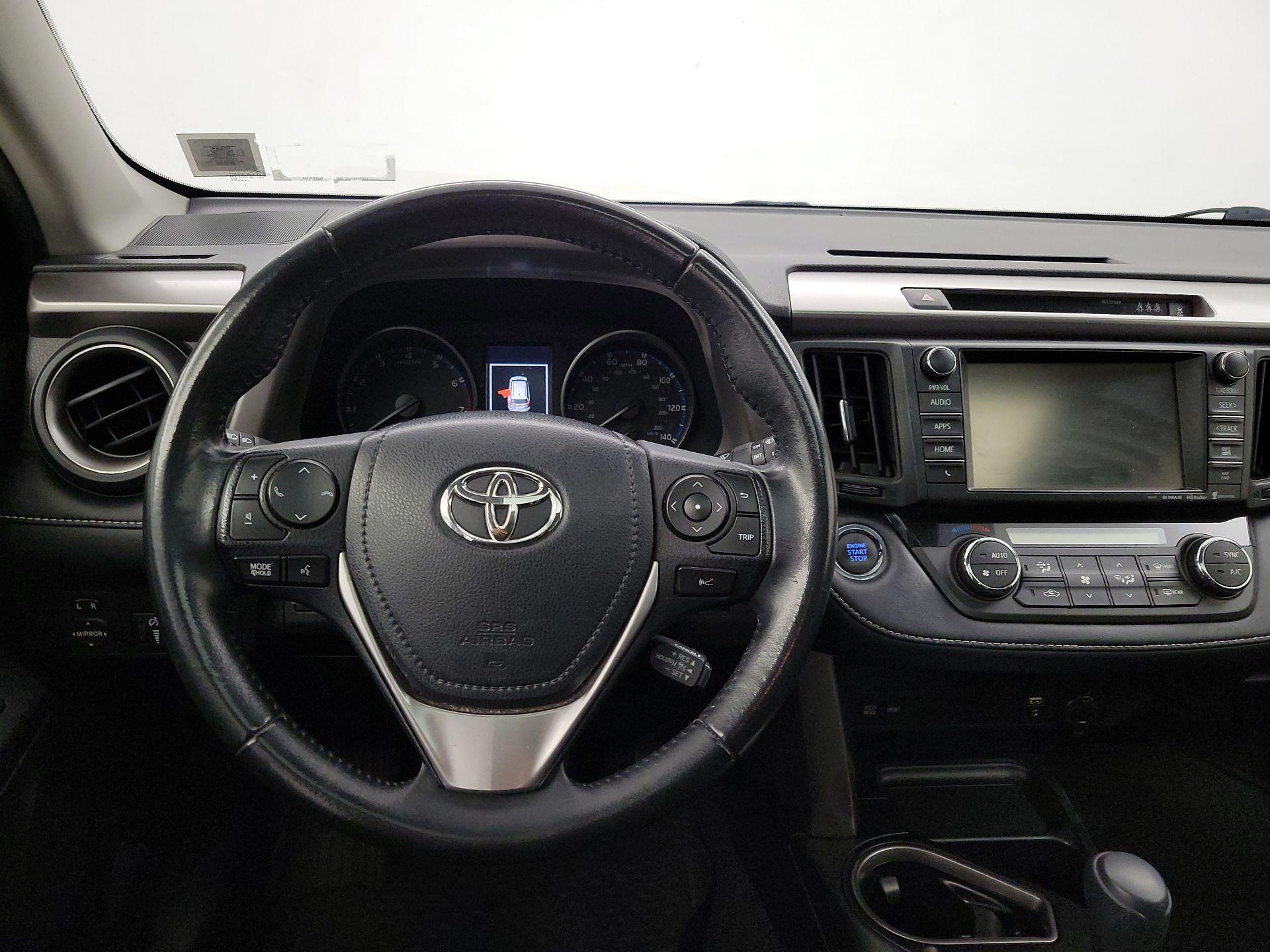 Thumbnail: 2018 Toyota RAV4 - 10