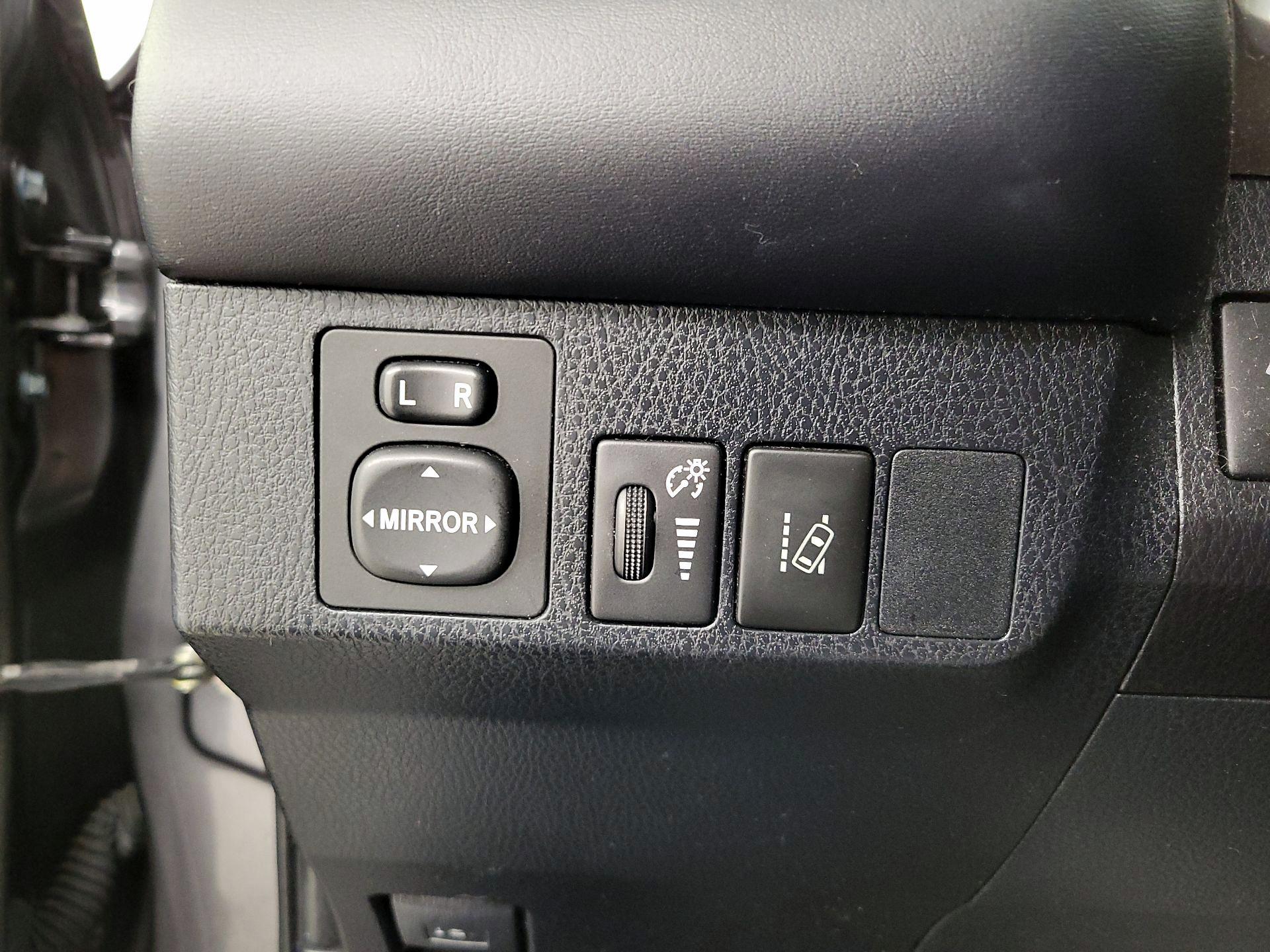 Thumbnail: 2018 Toyota RAV4 - 13