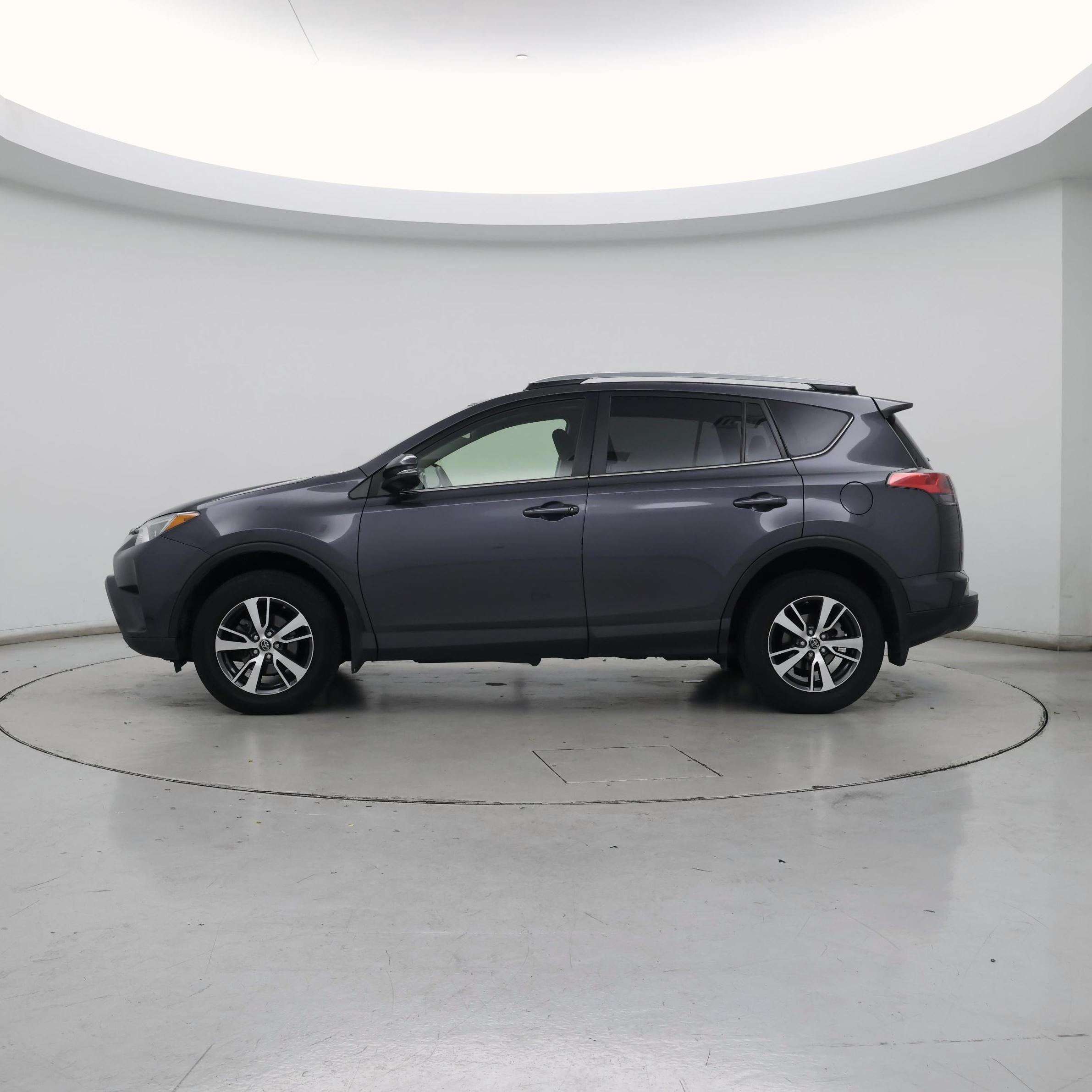 Thumbnail: 2018 Toyota RAV4 - 3