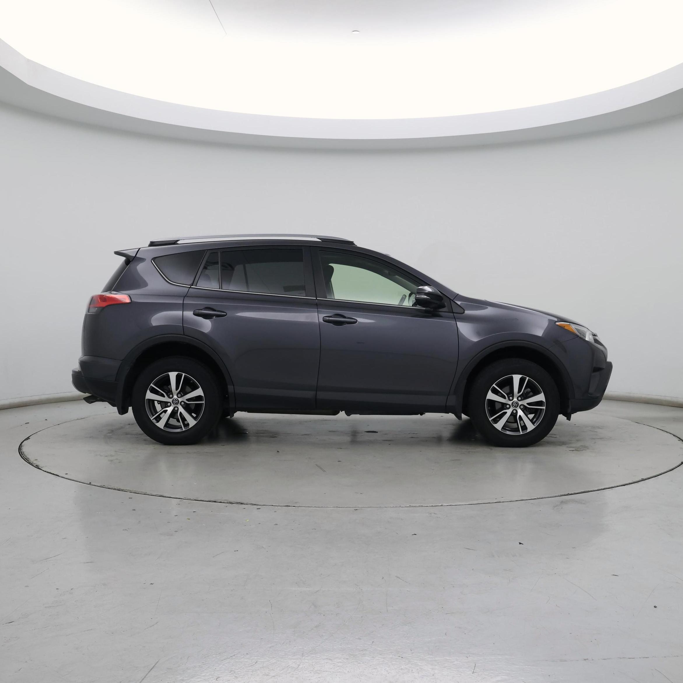 Thumbnail: 2018 Toyota RAV4 - 7
