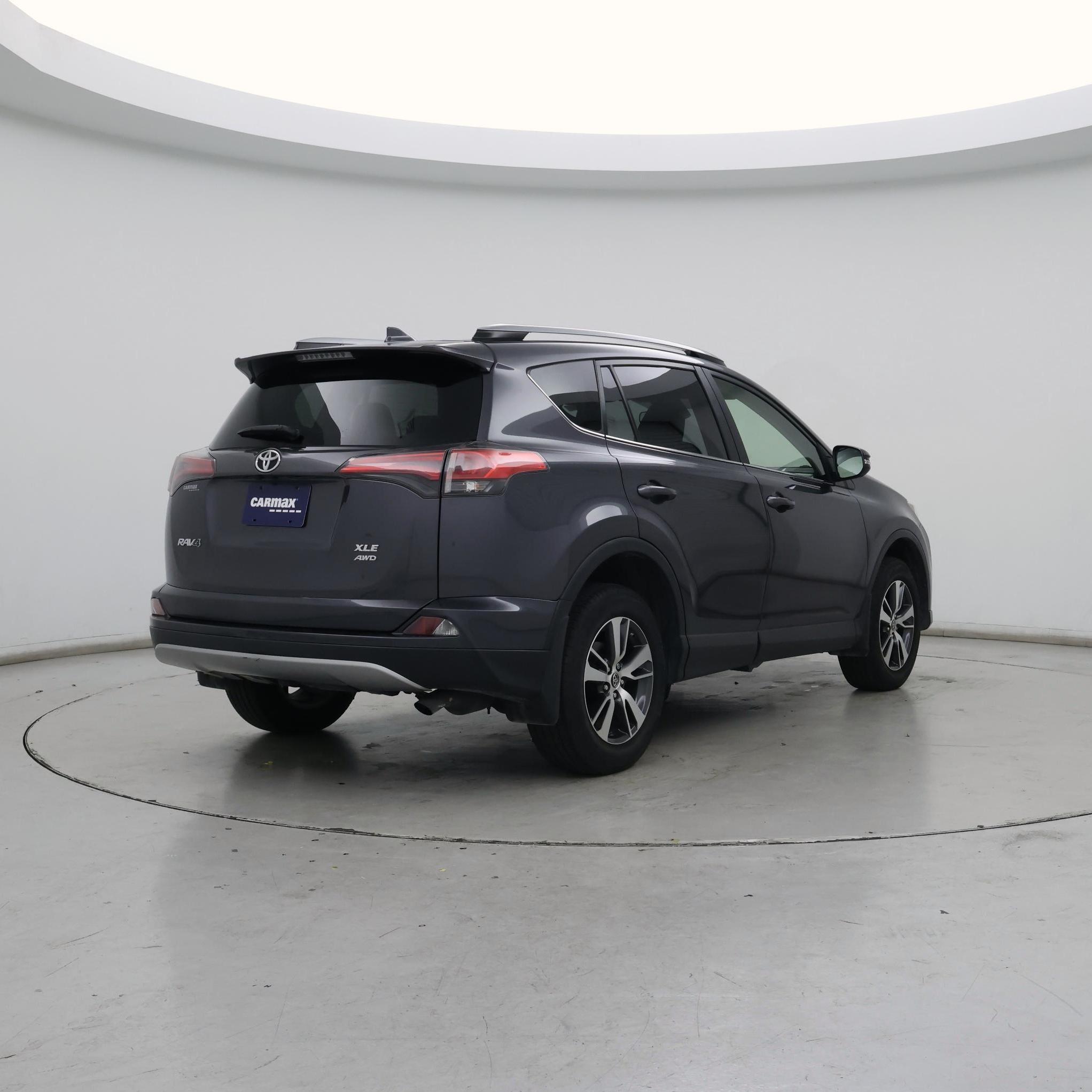 Thumbnail: 2018 Toyota RAV4 - 8