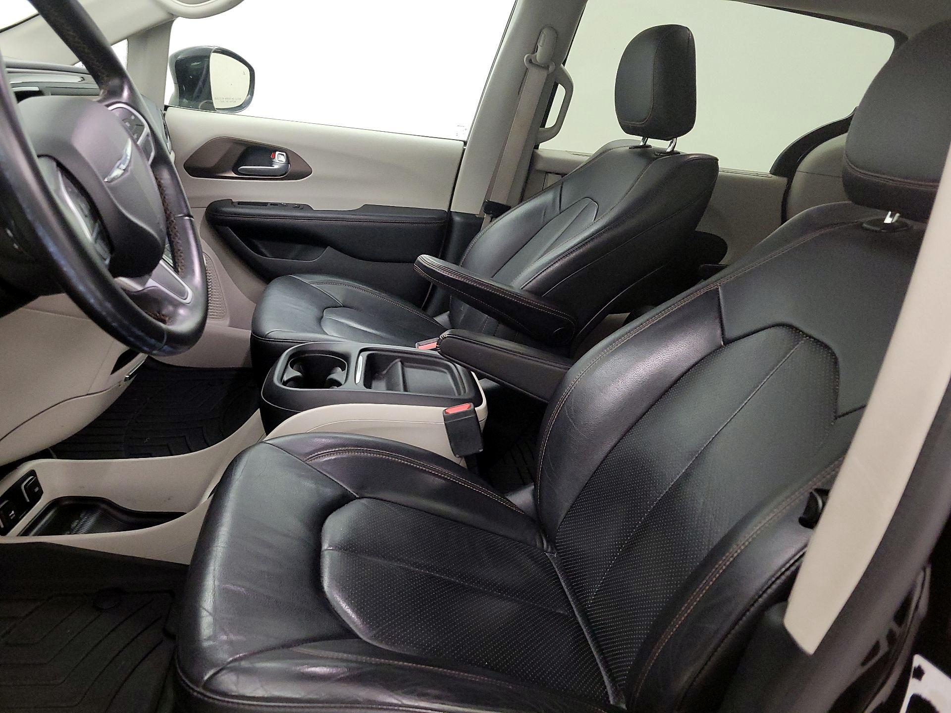 Thumbnail: 2018 Chrysler Pacifica - 11