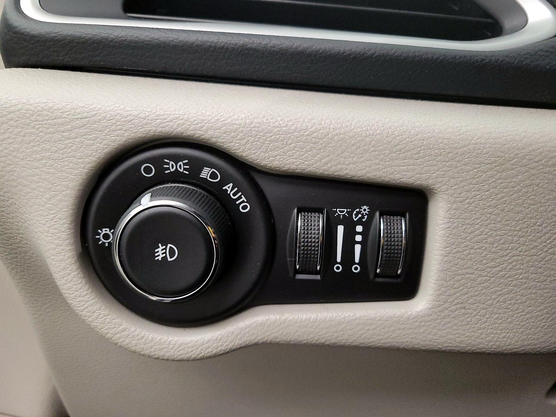 Thumbnail: 2018 Chrysler Pacifica - 13