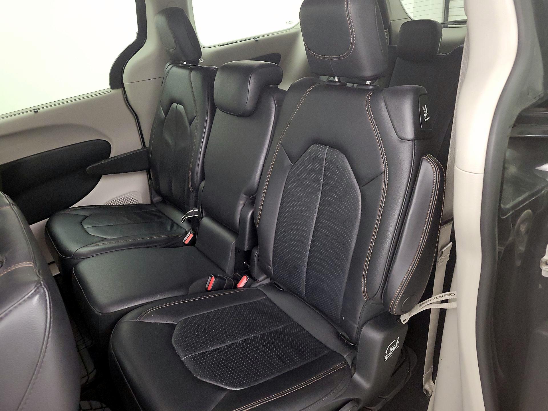 Thumbnail: 2018 Chrysler Pacifica - 18