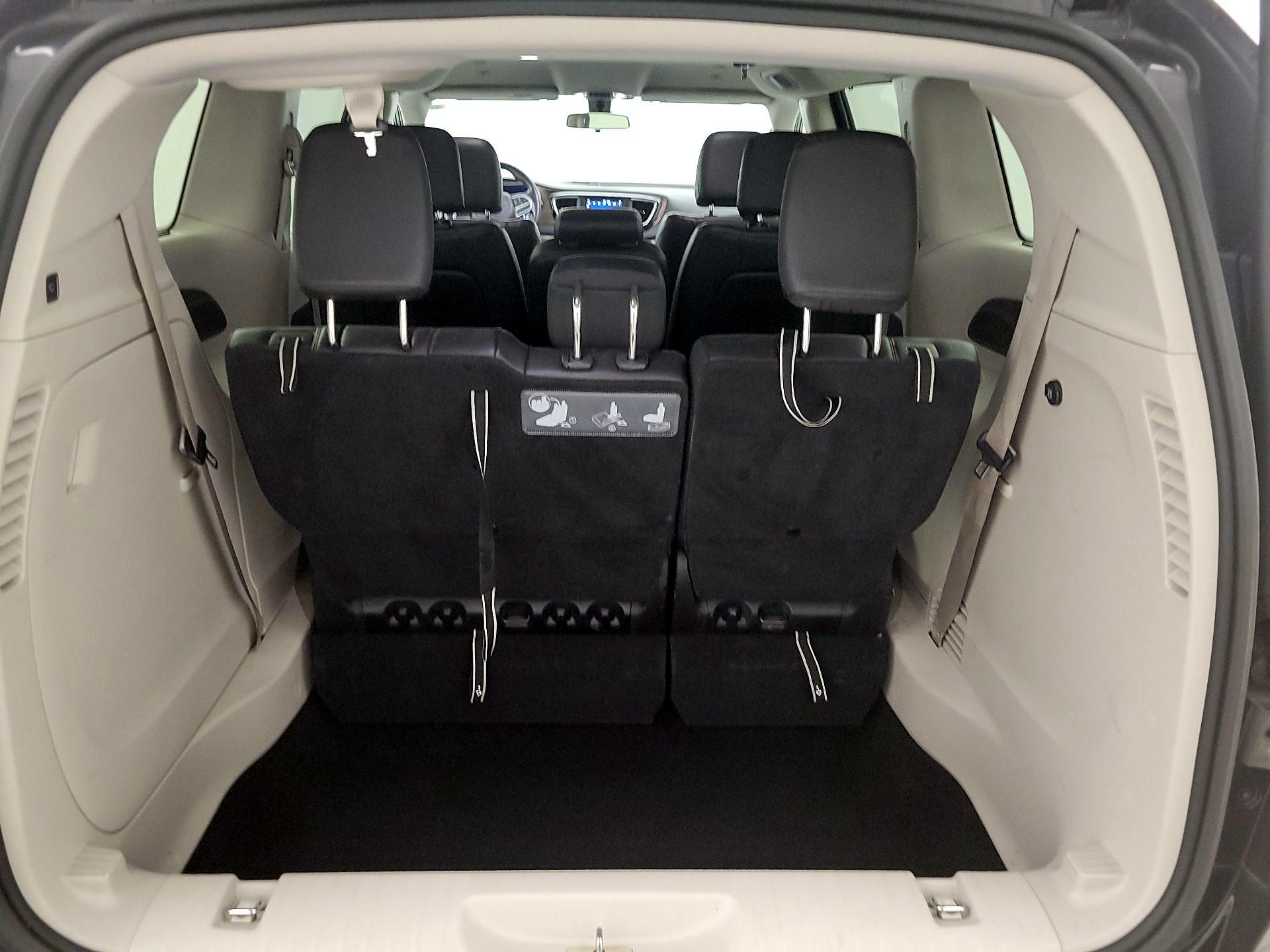 Thumbnail: 2018 Chrysler Pacifica - 20