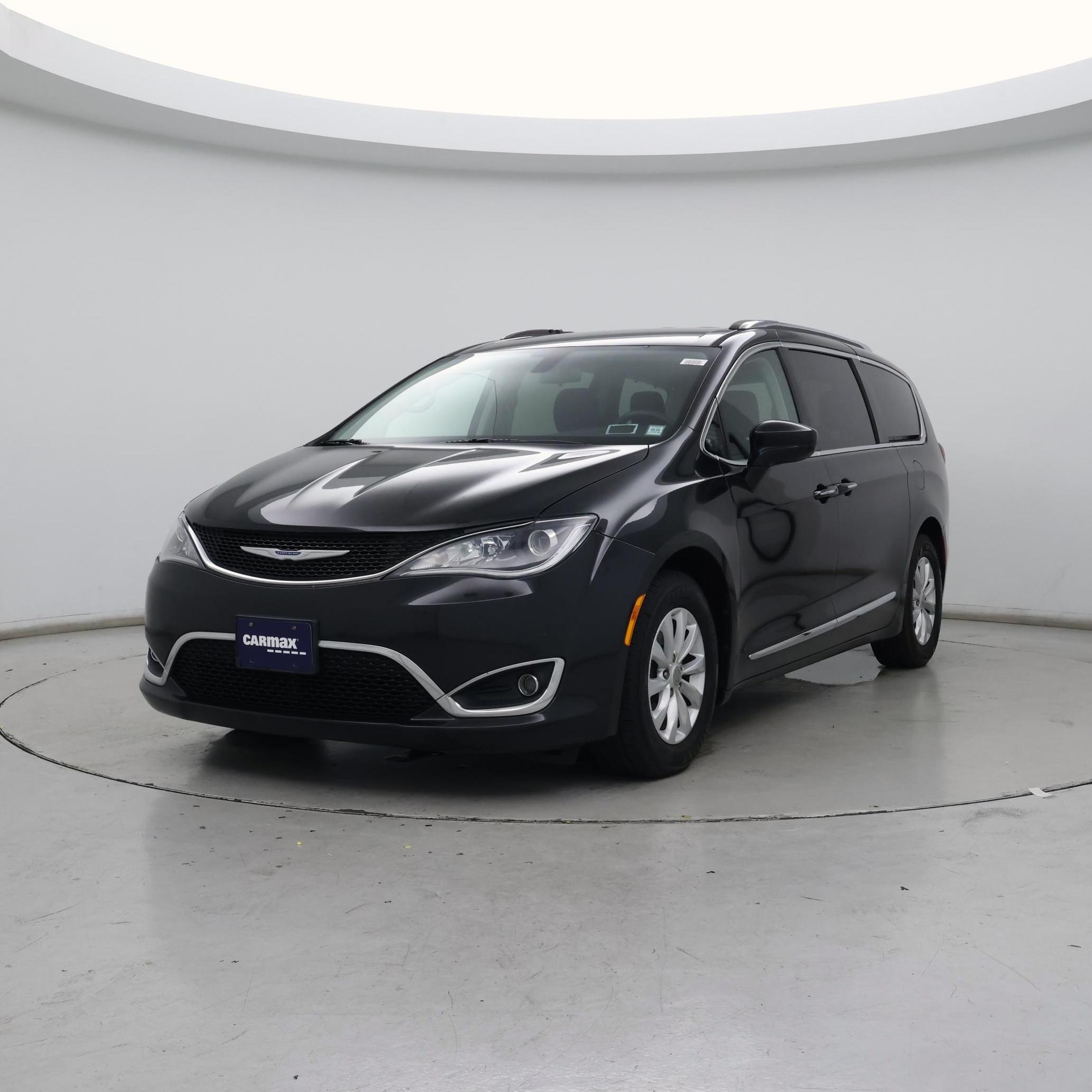 Thumbnail: 2018 Chrysler Pacifica - 4
