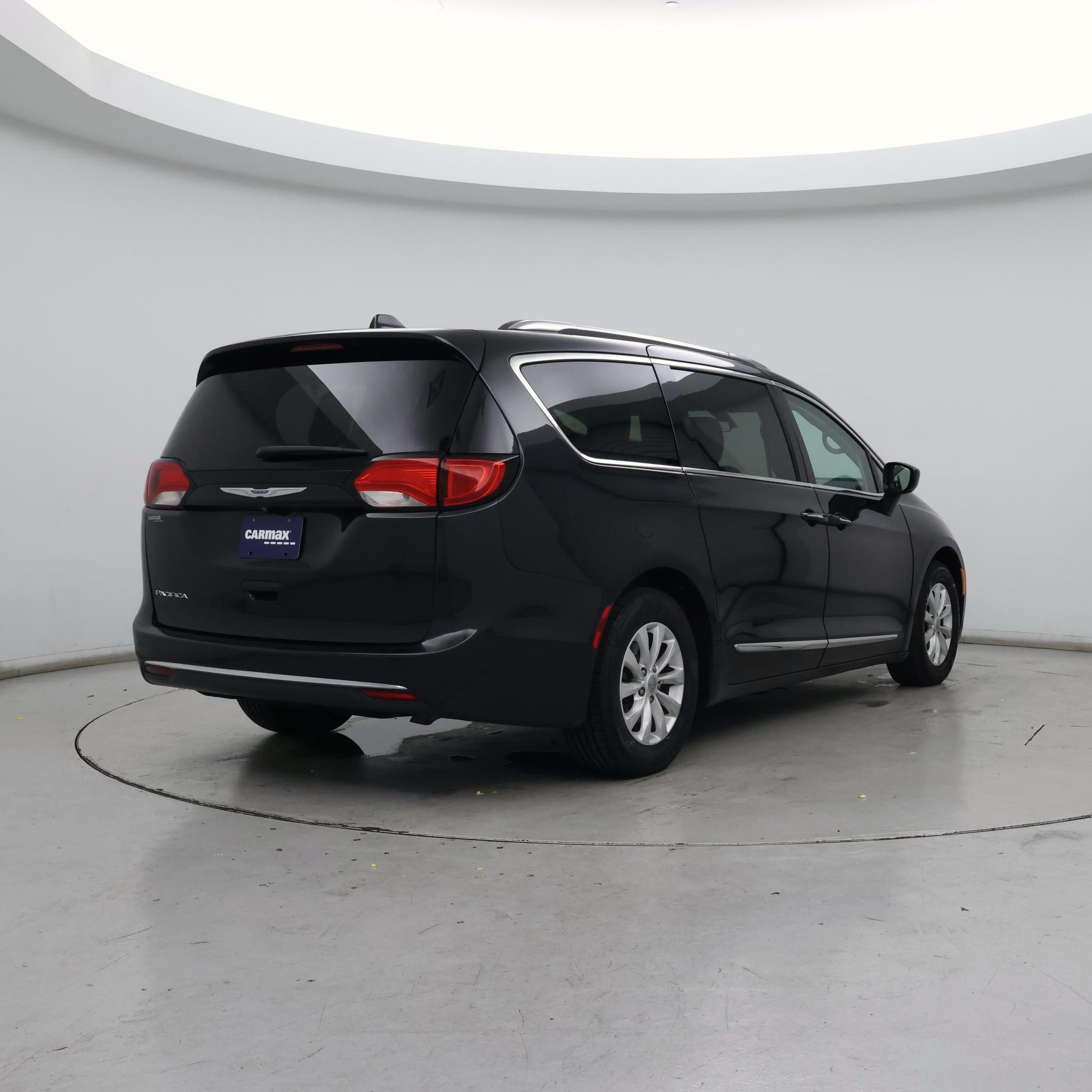 Thumbnail: 2018 Chrysler Pacifica - 8