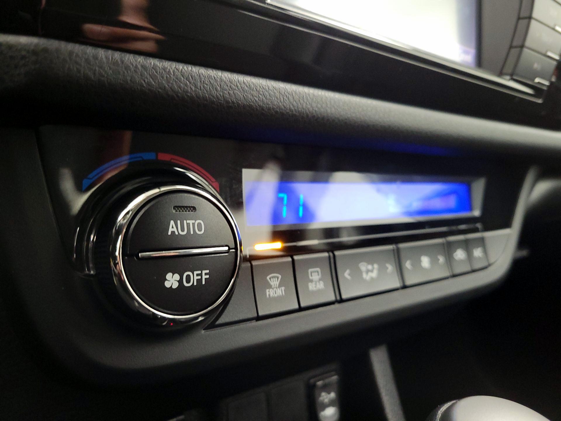 Thumbnail: 2014 Toyota Corolla - 16